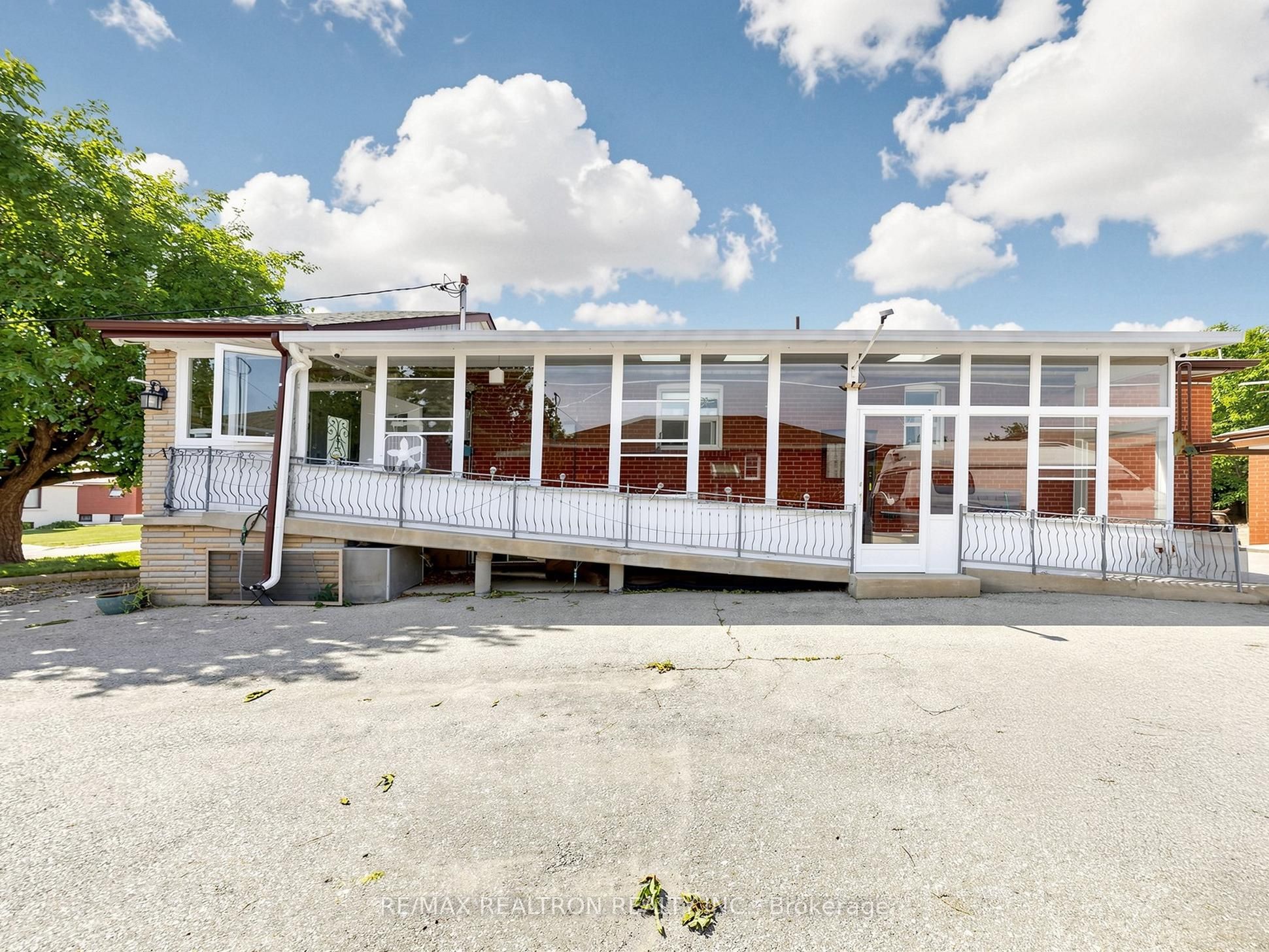 9 Clevedon Street E, Toronto, ON M3M 1M3 photo 4