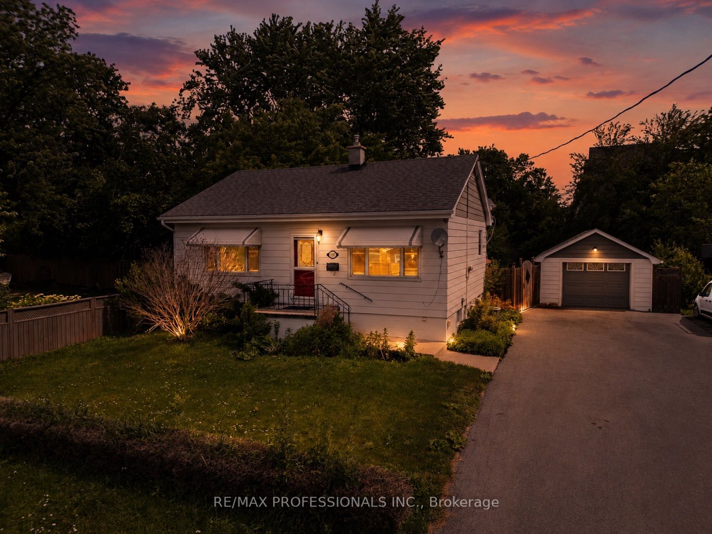 1045 Helena Street, Burlington, ON M7R 3V5