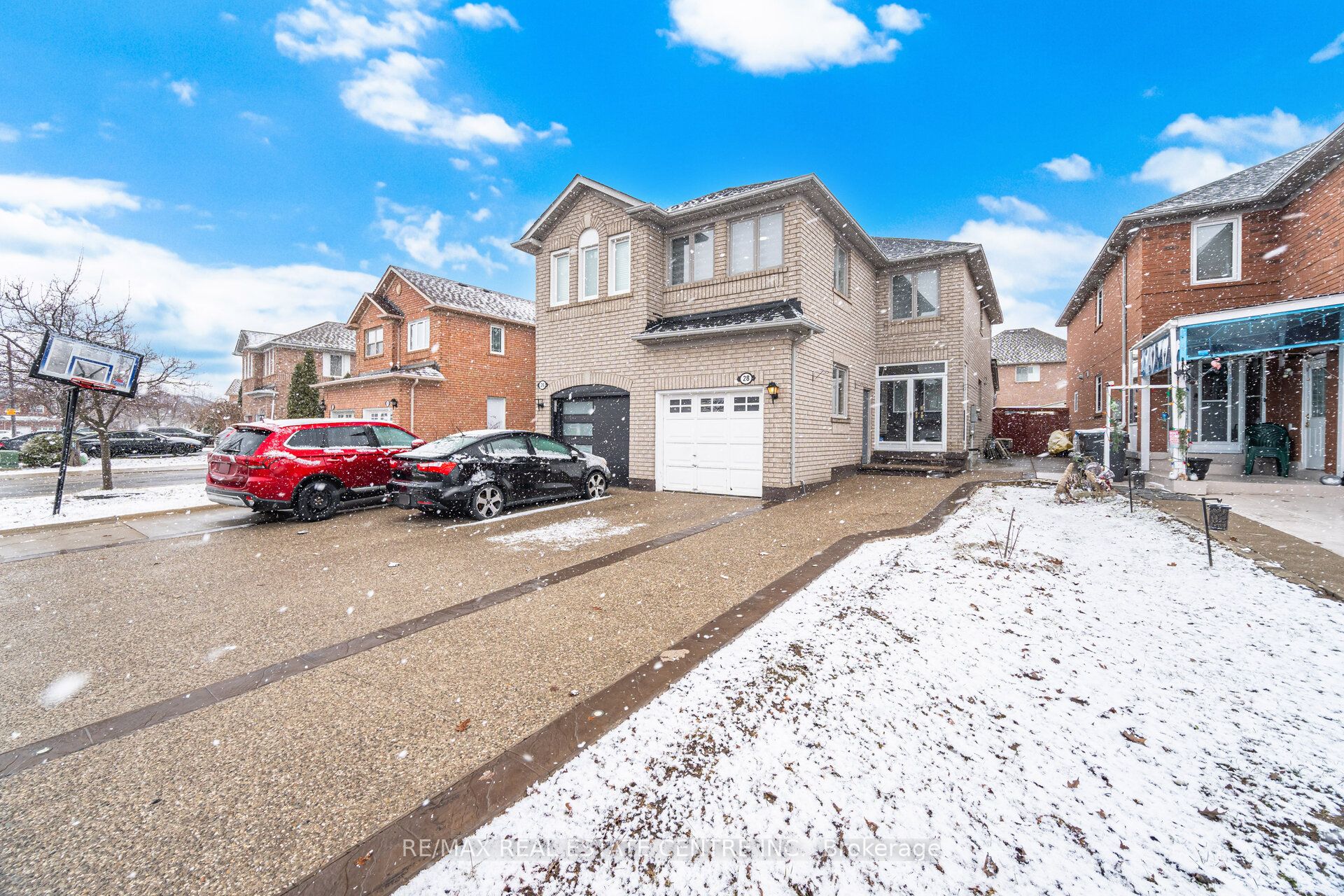 28 Mount Fuji Crescent, Brampton, ON L6R 2L3 photo 3