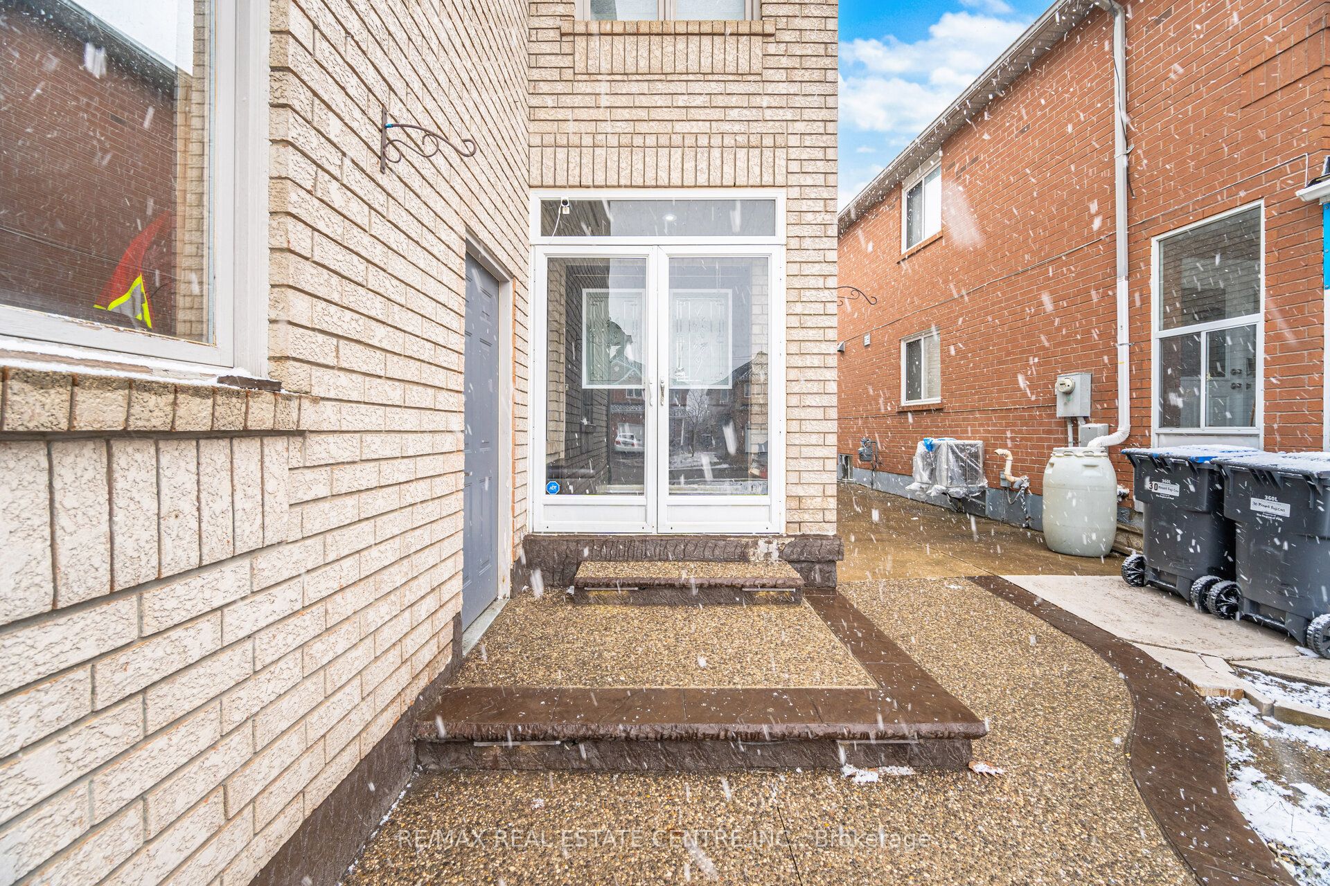 28 Mount Fuji Crescent, Brampton, ON L6R 2L3 photo 4