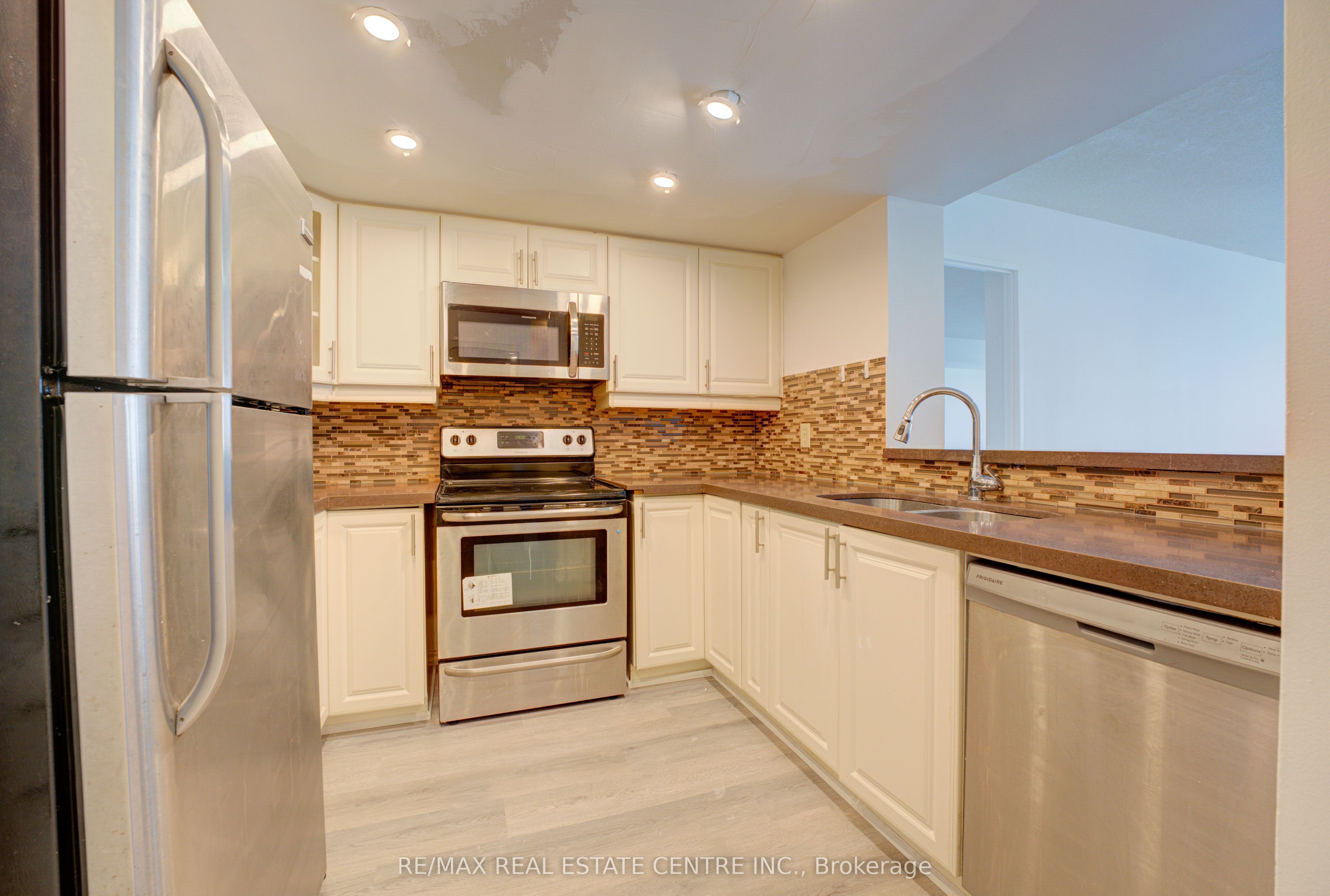 325 Webb Drive 1405, Mississauga, ON L5B 3Z9 photo 4