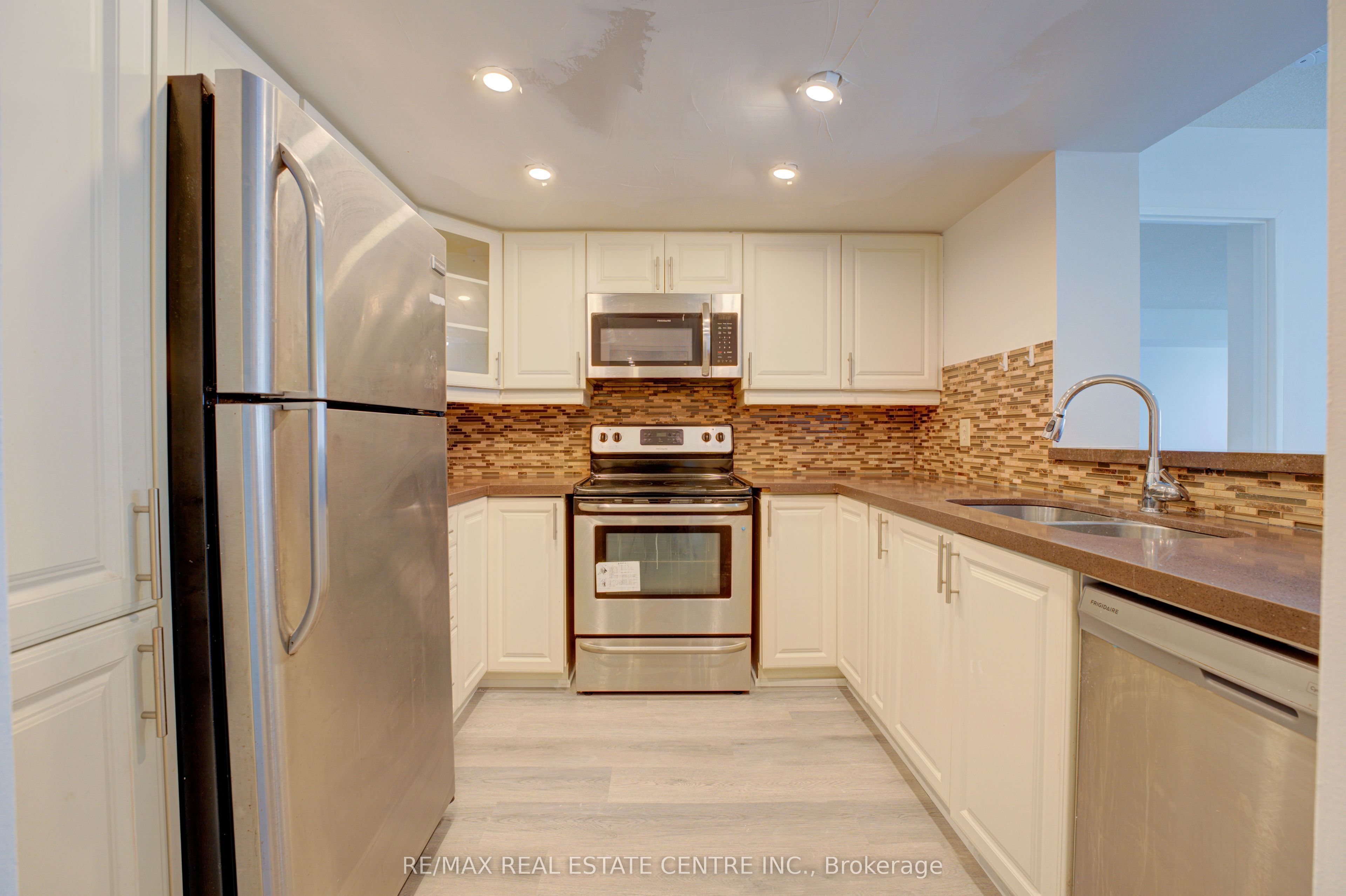 325 Webb Drive 1405, Mississauga, ON L5B 3Z9 photo 5