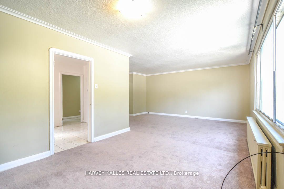 90 Trethewey Drive, Toronto, ON M6M 4B4 photo 3
