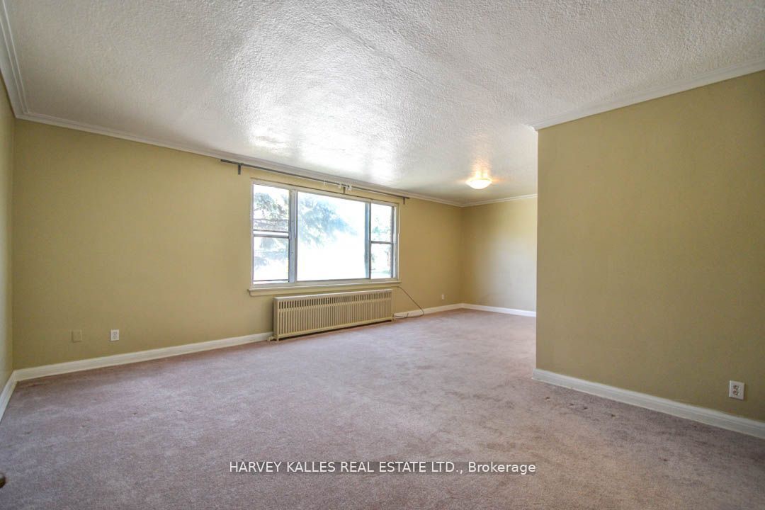 90 Trethewey Drive, Toronto, ON M6M 4B4 photo 4