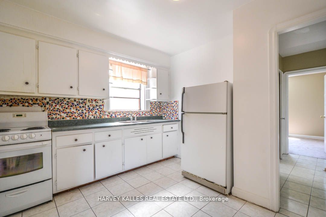 90 Trethewey Drive, Toronto, ON M6M 4B4 photo 5