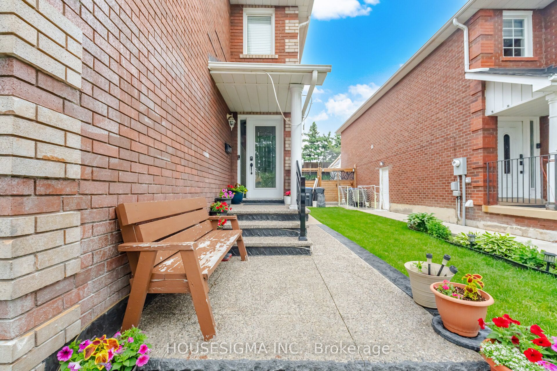 62 Ravenscliffe Court, Brampton, ON L6X 4N9 photo 4