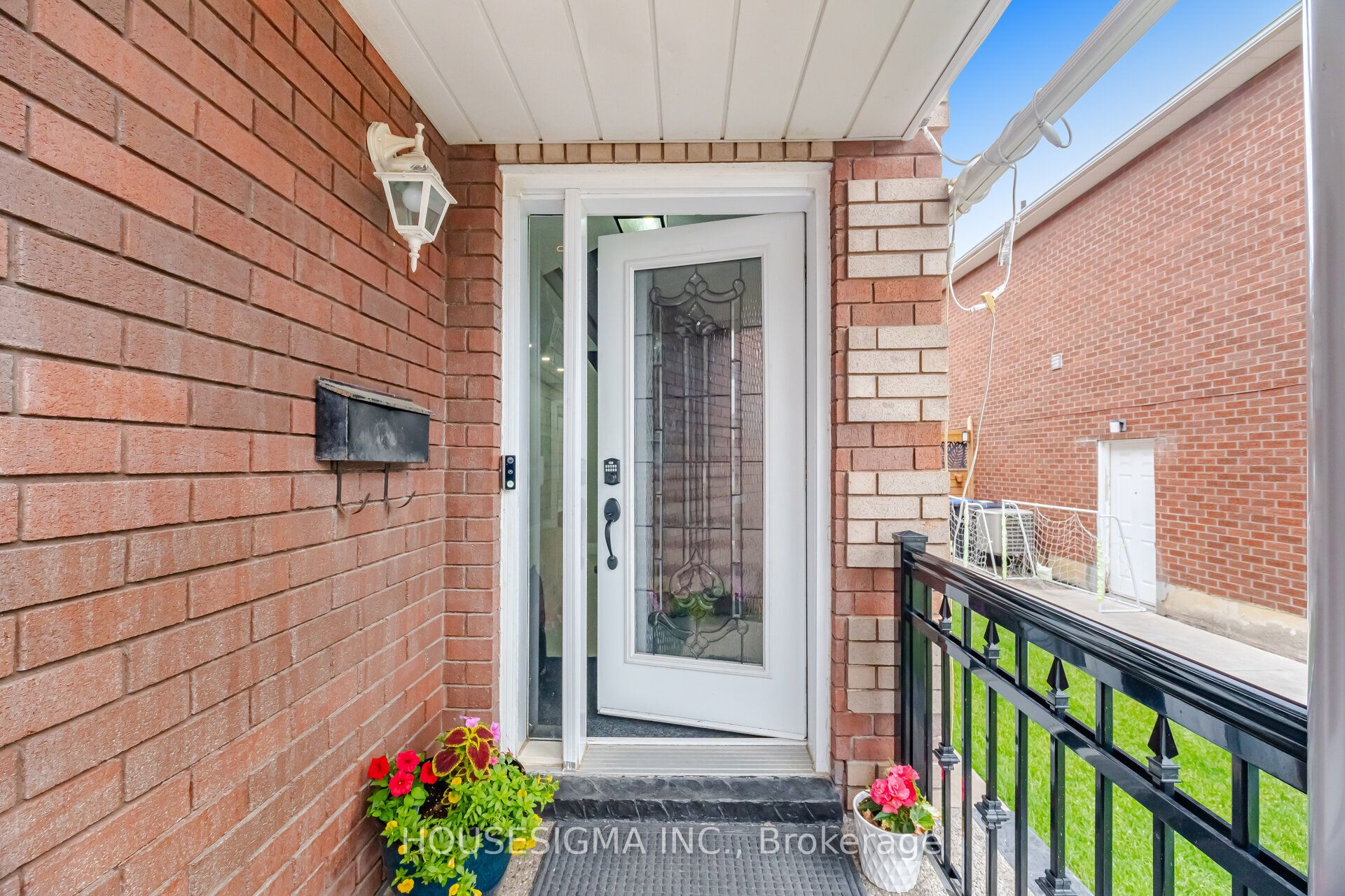 62 Ravenscliffe Court, Brampton, ON L6X 4N9 photo 5