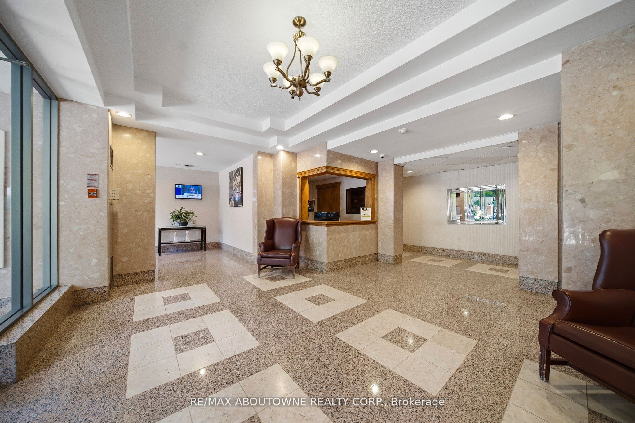 55 Elm Drive W 611, Mississauga, ON L5B 3Z3 photo 3