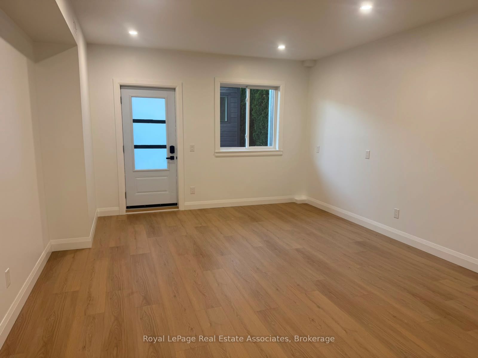 17 White Avenue 2 MF, Toronto, ON M6N 1S7 photo 3