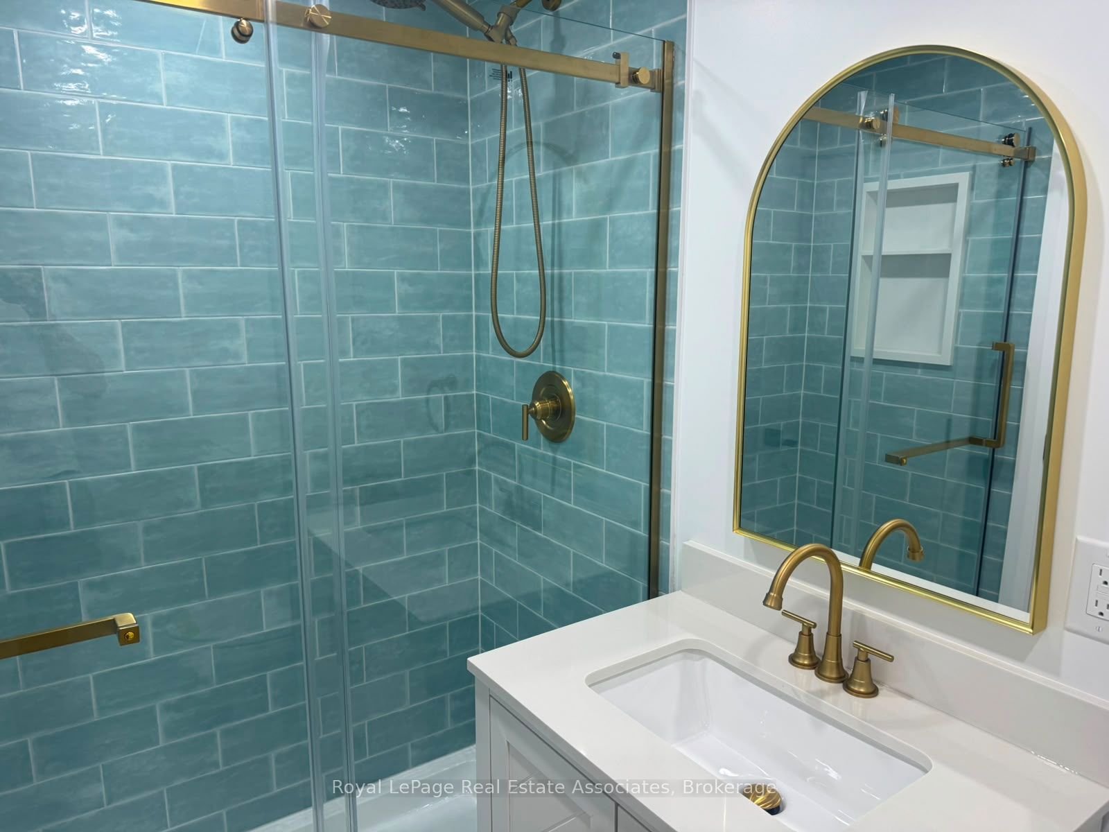17 White Avenue 2 MF, Toronto, ON M6N 1S7 photo 5