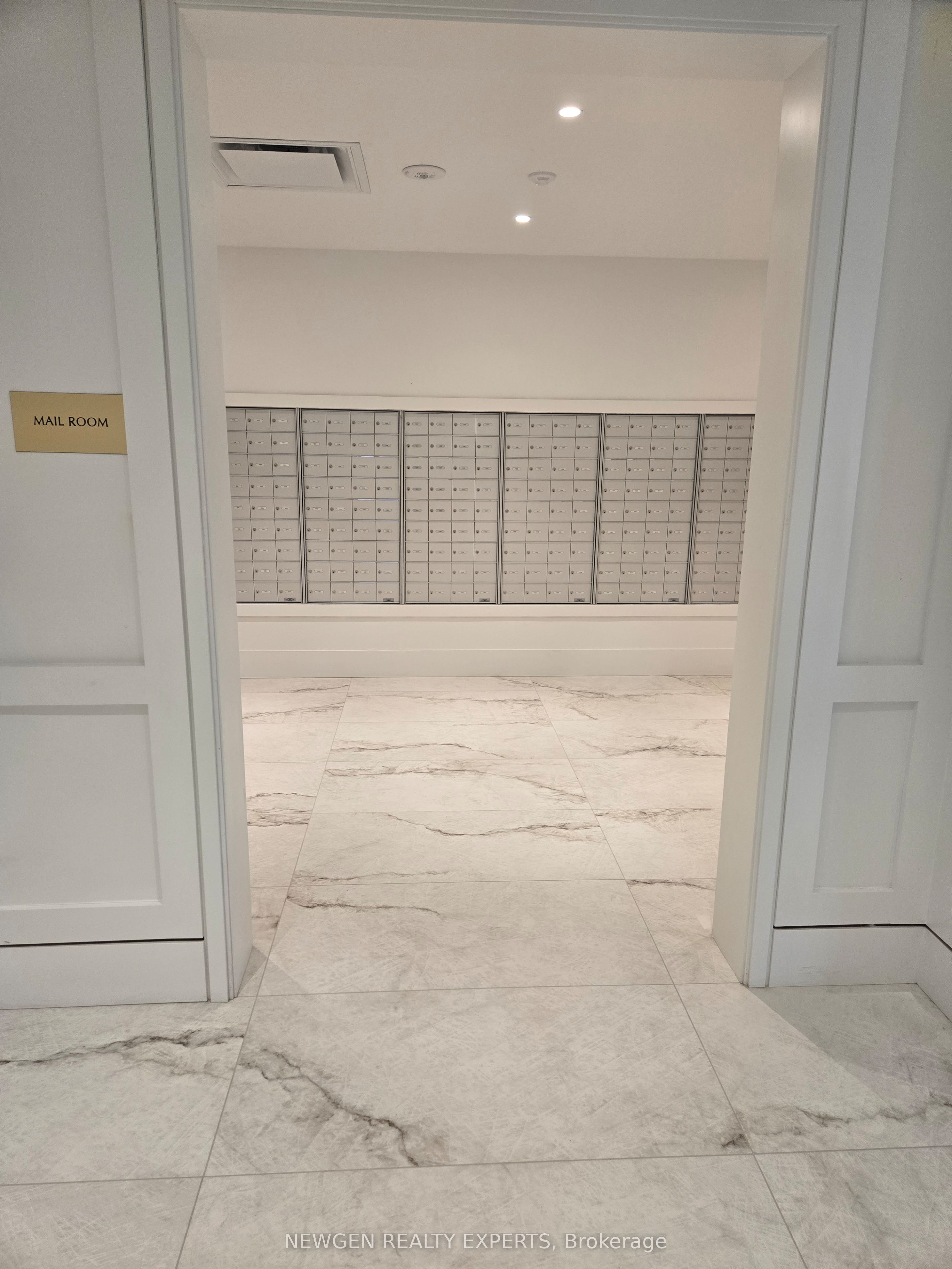4010 Eglinton Avenue W 422, Toronto, ON M9P 1A6