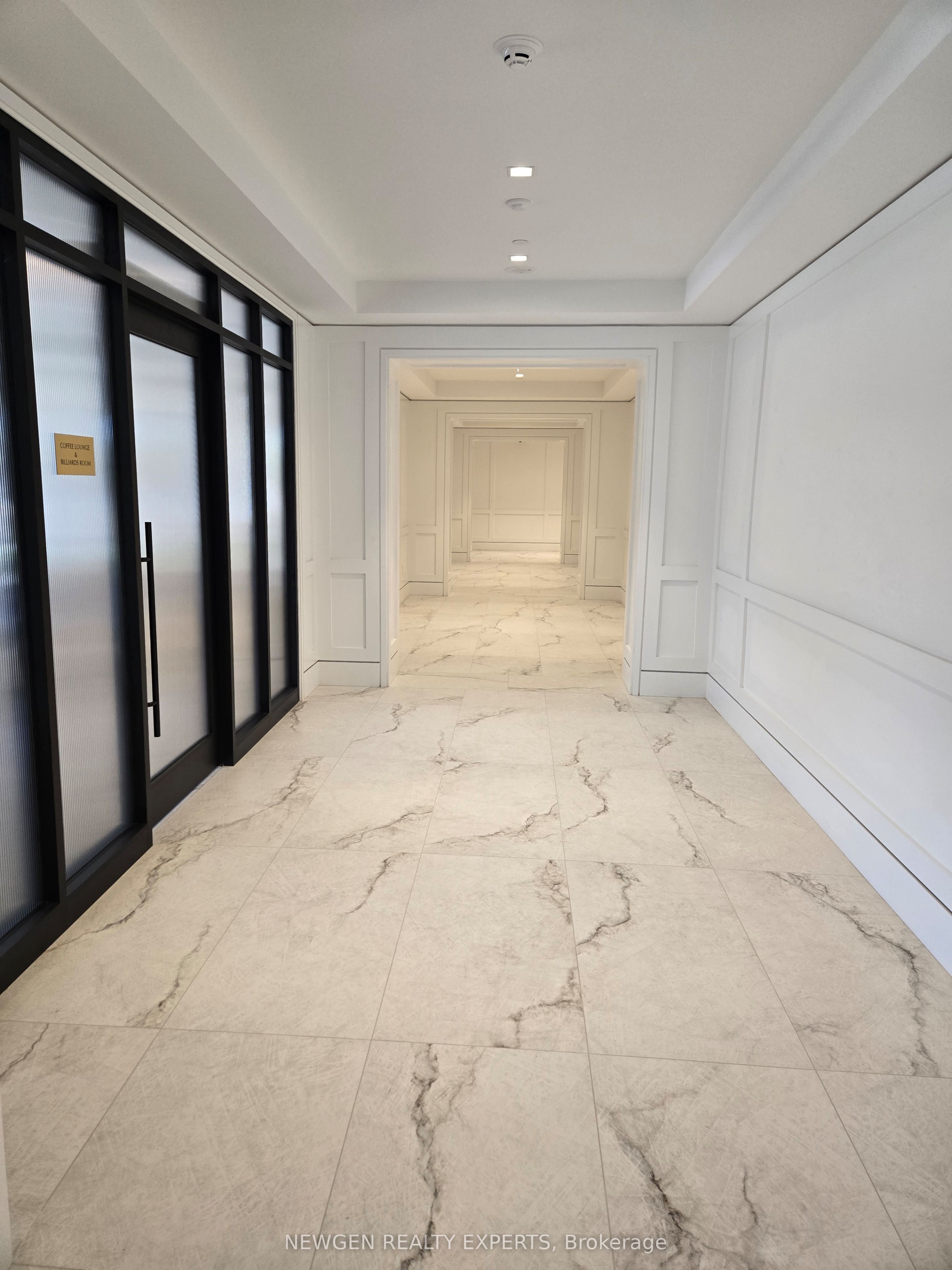 4010 Eglinton Avenue W 422, Toronto, ON M9P 1A6 photo 2
