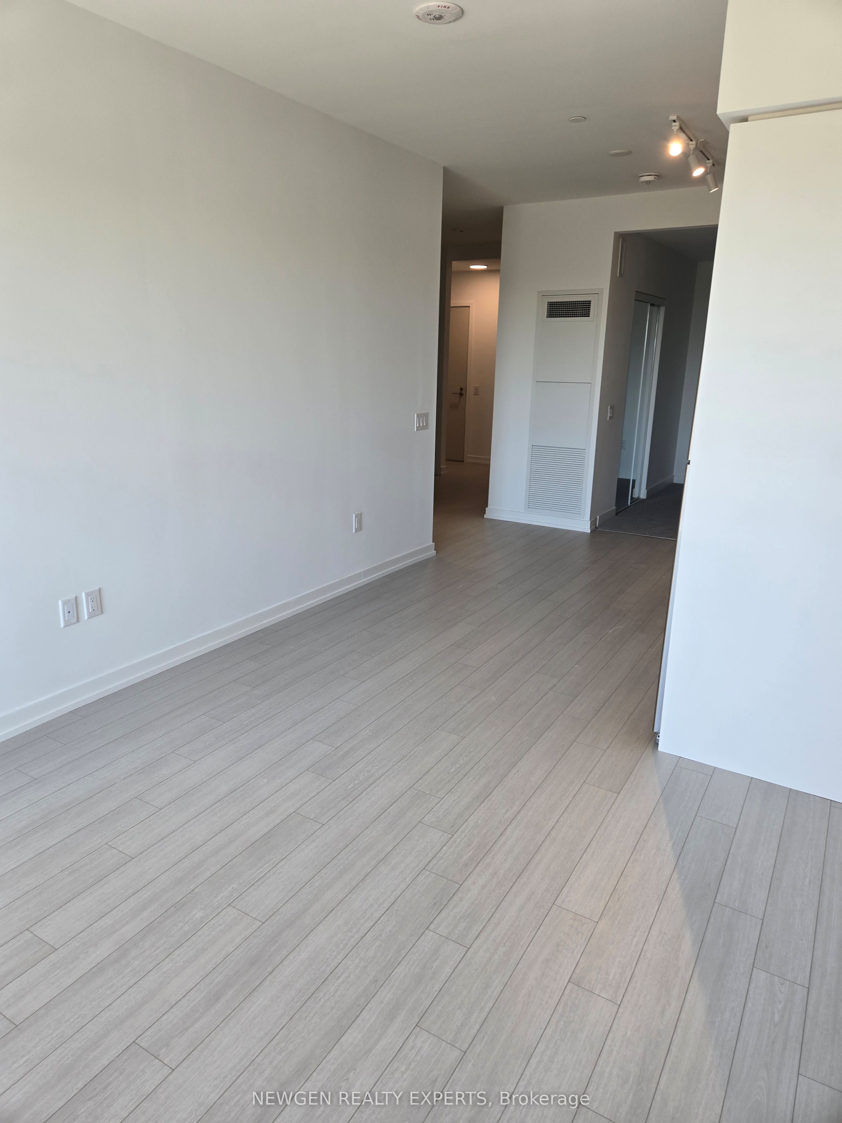 4010 Eglinton Avenue W 422, Toronto, ON M9P 1A6 photo 4