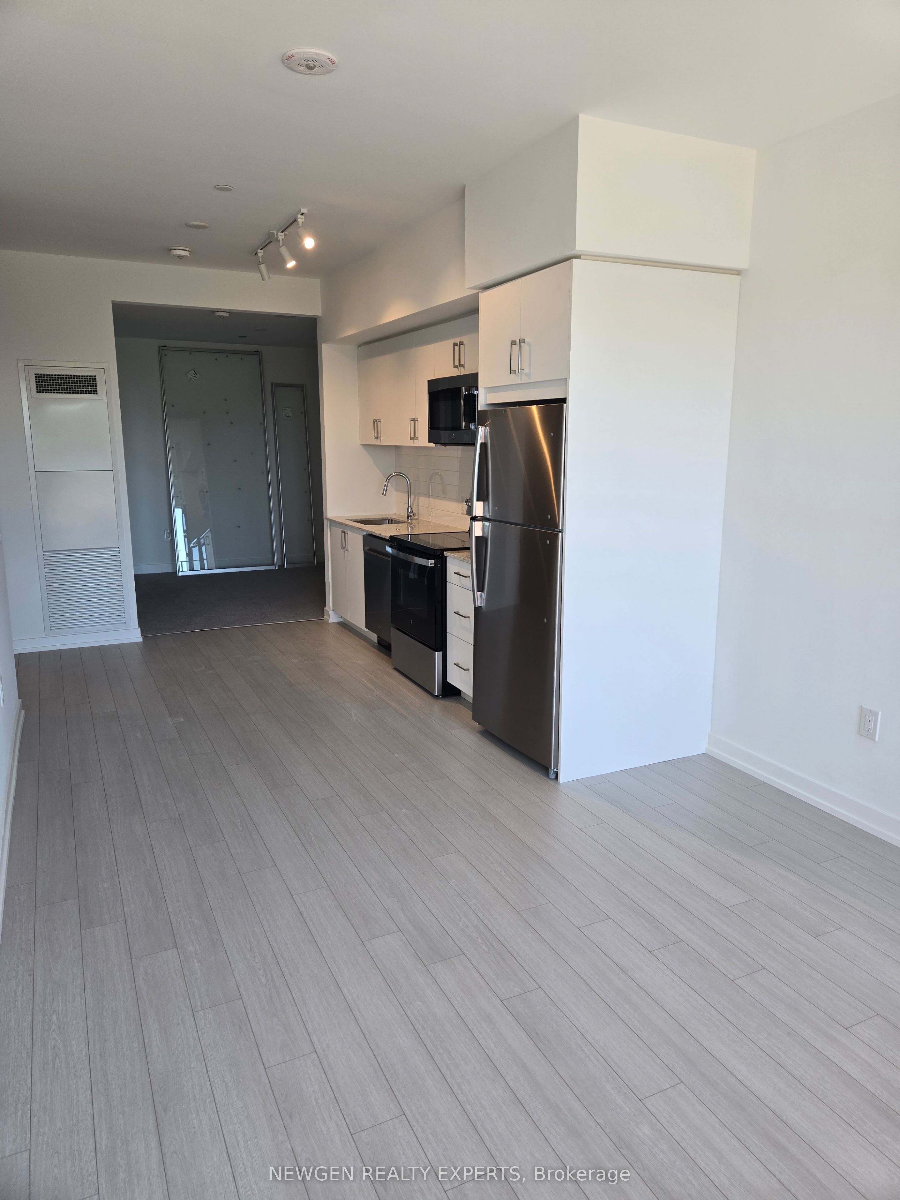 4010 Eglinton Avenue W 422, Toronto, ON M9P 1A6 photo 5