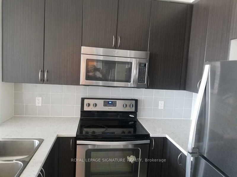 339 Rathburn Road W PH-03, Mississauga, ON L5B 0K6 photo 2