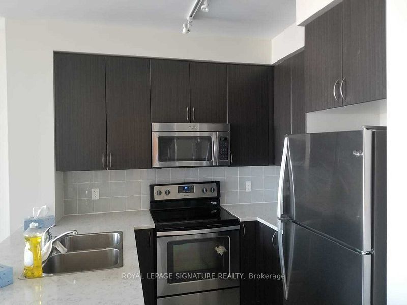 339 Rathburn Road W PH-03, Mississauga, ON L5B 0K6 photo 3