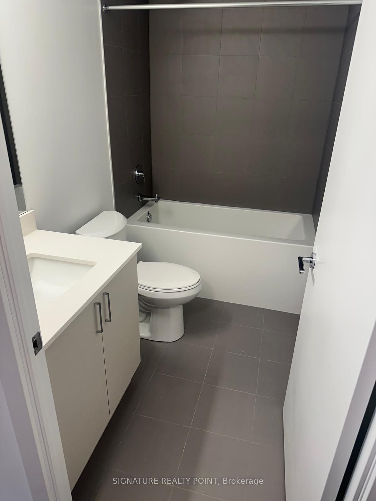 1005 Dundas Street E 227, Oakville, ON L6H 8C7 photo 3