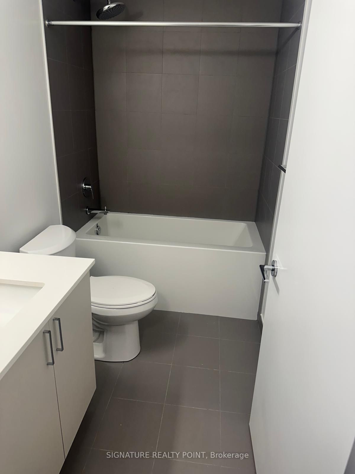 1005 Dundas Street E 227, Oakville, ON L6H 8C7 photo 5