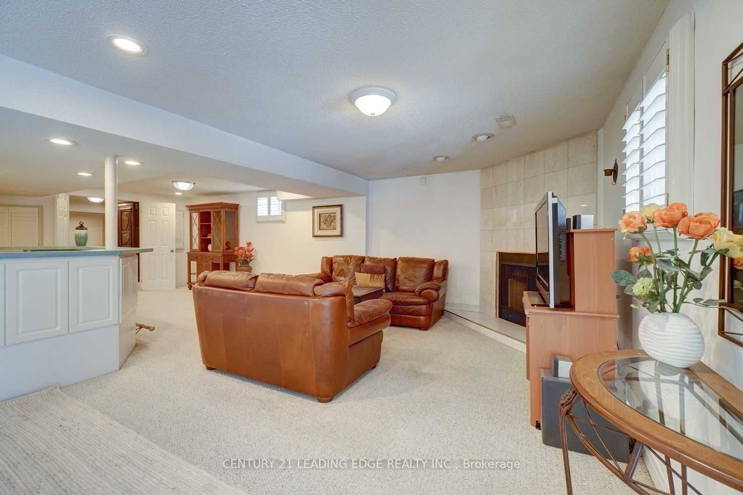 1374 Heritage Way Lower, Oakville, ON L6M 3C9 photo 5
