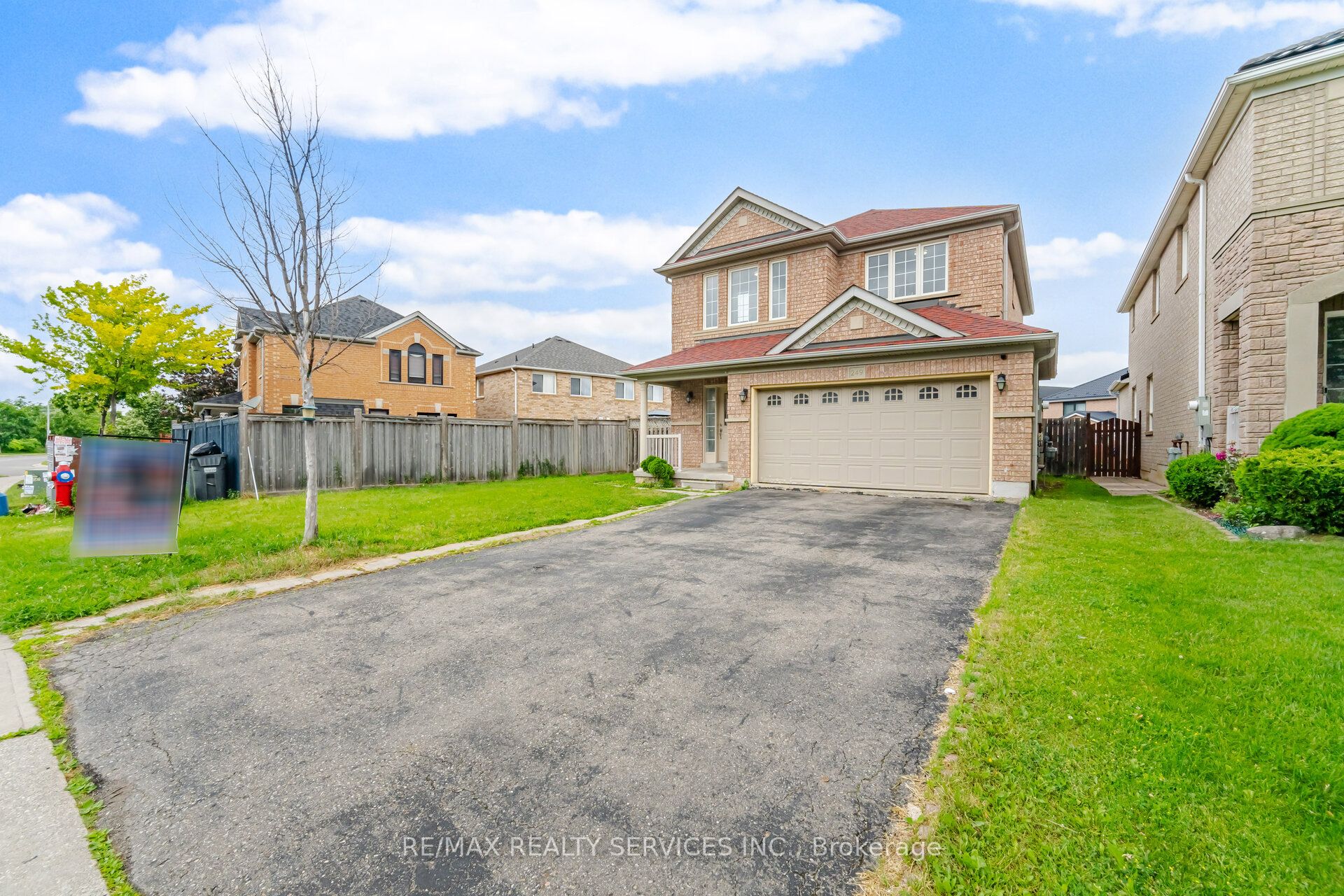 249 Sunny Meadow Boulevard, Brampton, ON L6R 2Y4 photo 3