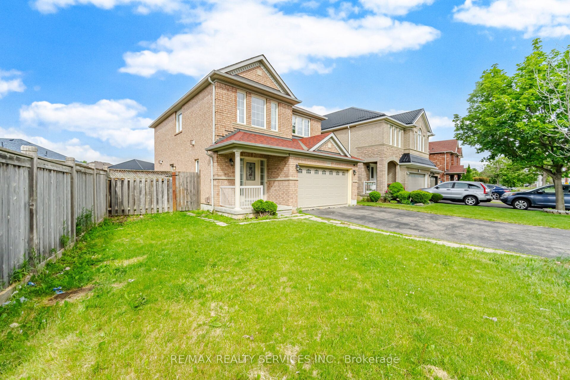 249 Sunny Meadow Boulevard, Brampton, ON L6R 2Y4 photo 4