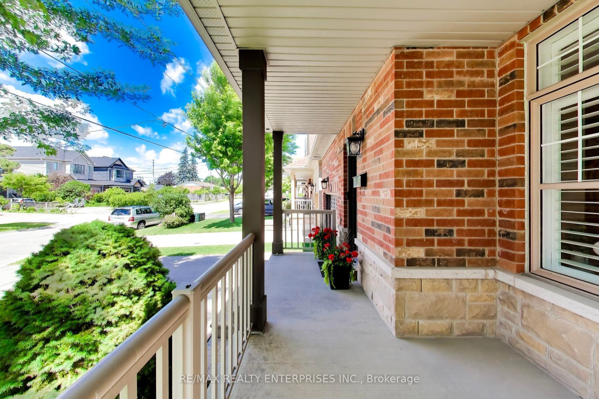1613 Northmount Avenue, Mississauga, ON L5E 1Y9 photo 3