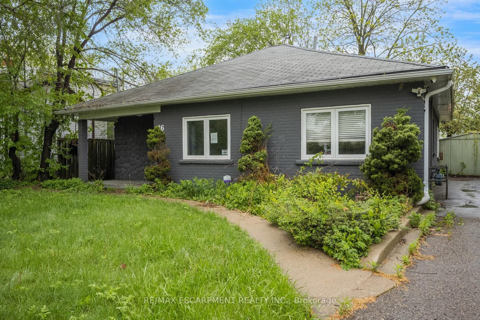 16 Woodward Avenue, Brampton, ON L6V 1K1 photo 2