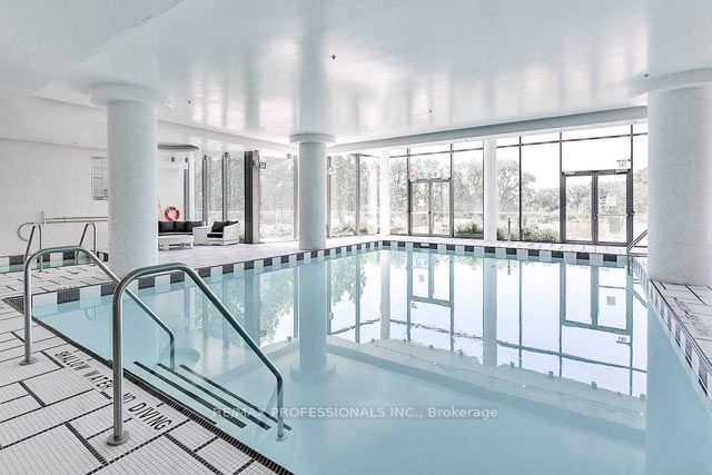 90 Park Lawn Road S 601, Toronto, ON M8Y 0B6 photo 2