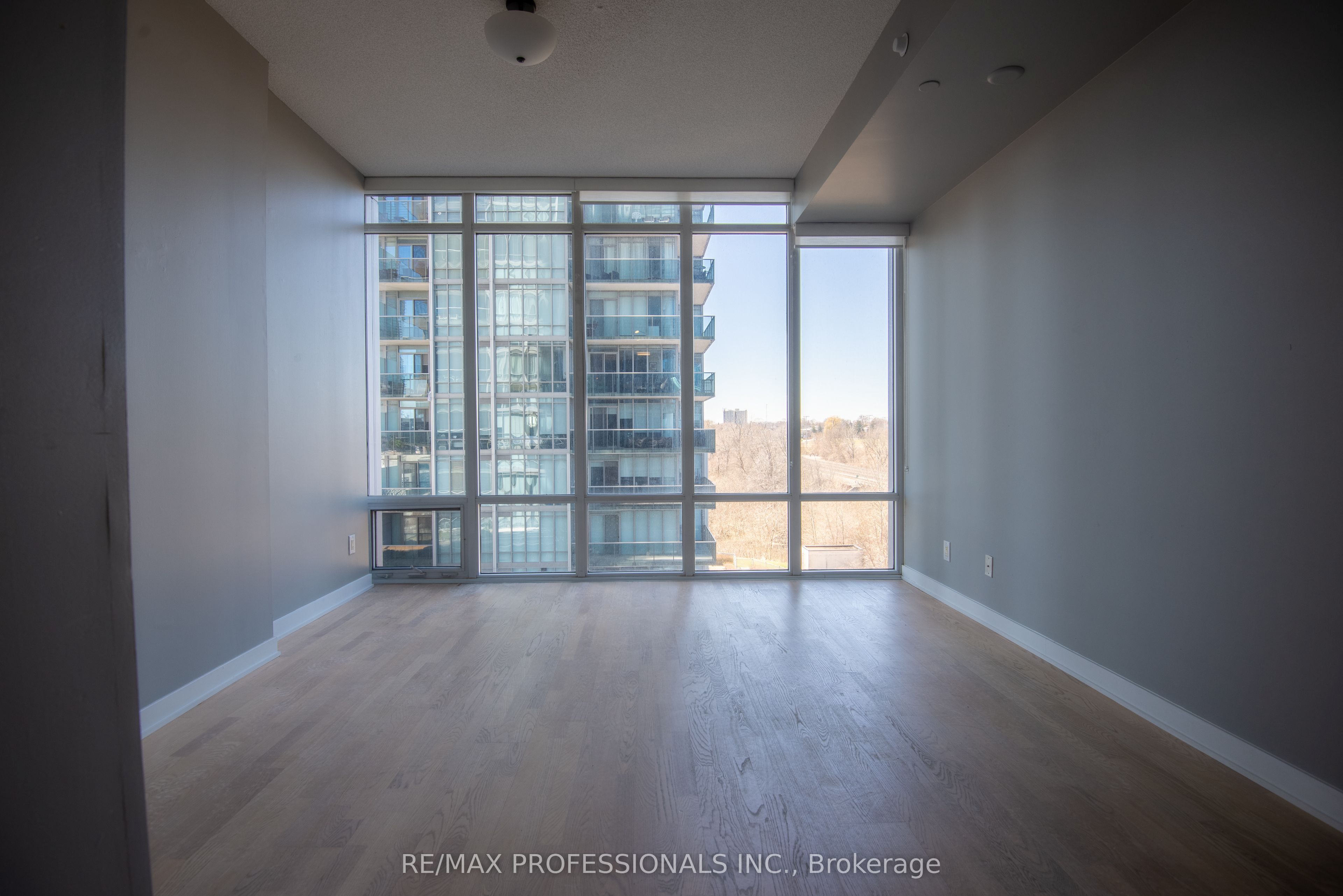 90 Park Lawn Road S 601, Toronto, ON M8Y 0B6 photo 3
