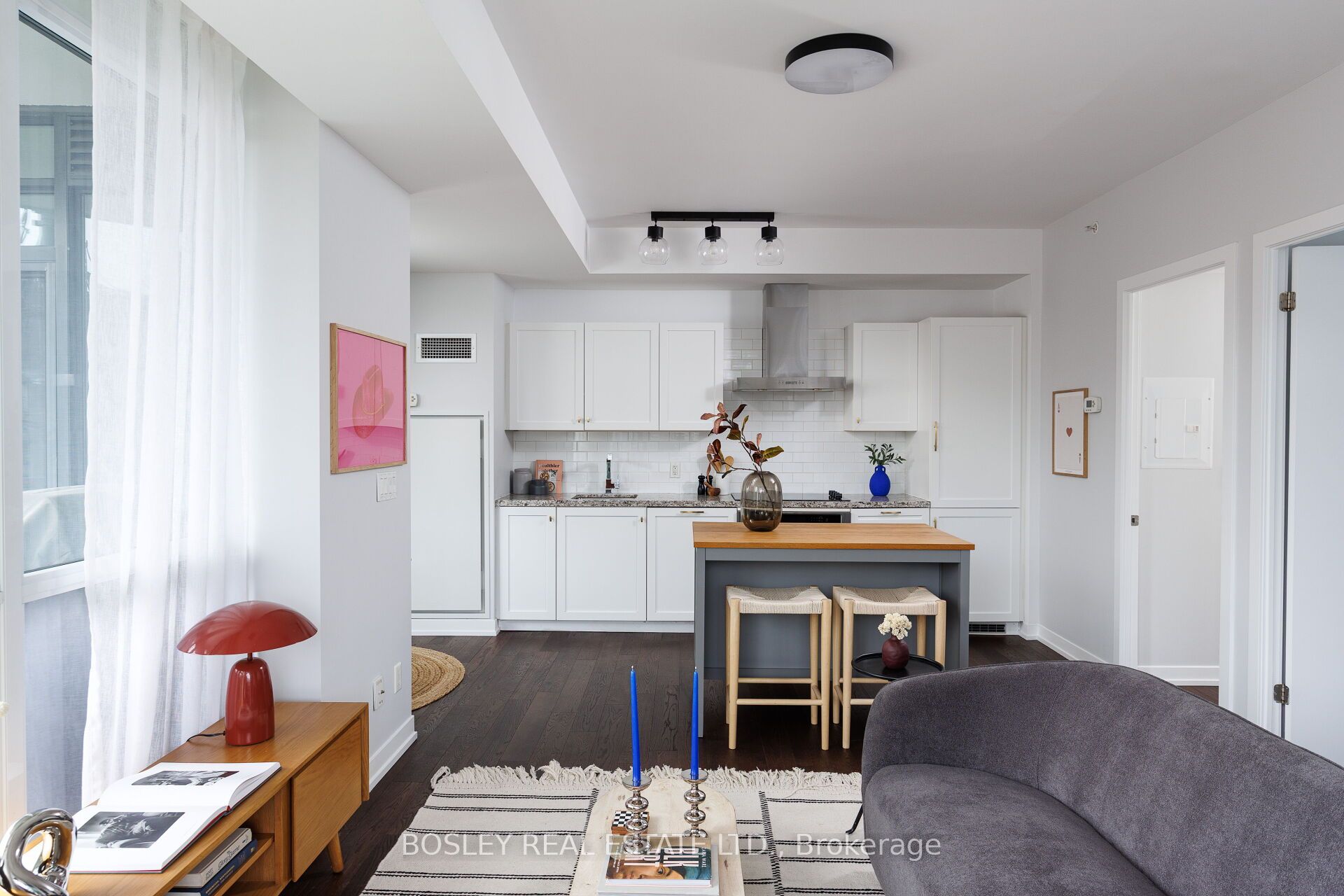 36 Howard Park Avenue 209, Toronto, ON M6R 0A5 photo 3