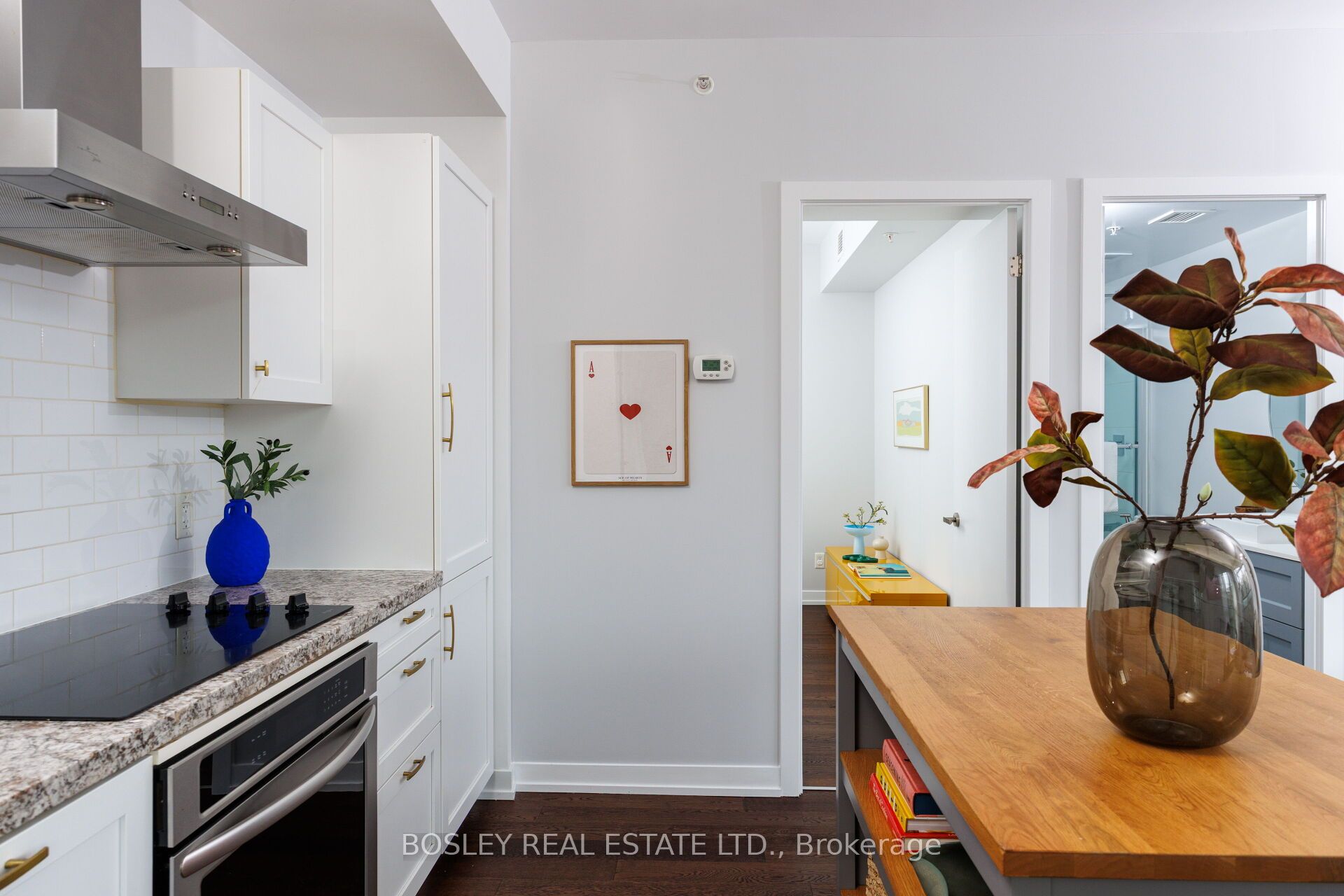 36 Howard Park Avenue 209, Toronto, ON M6R 0A5 photo 4