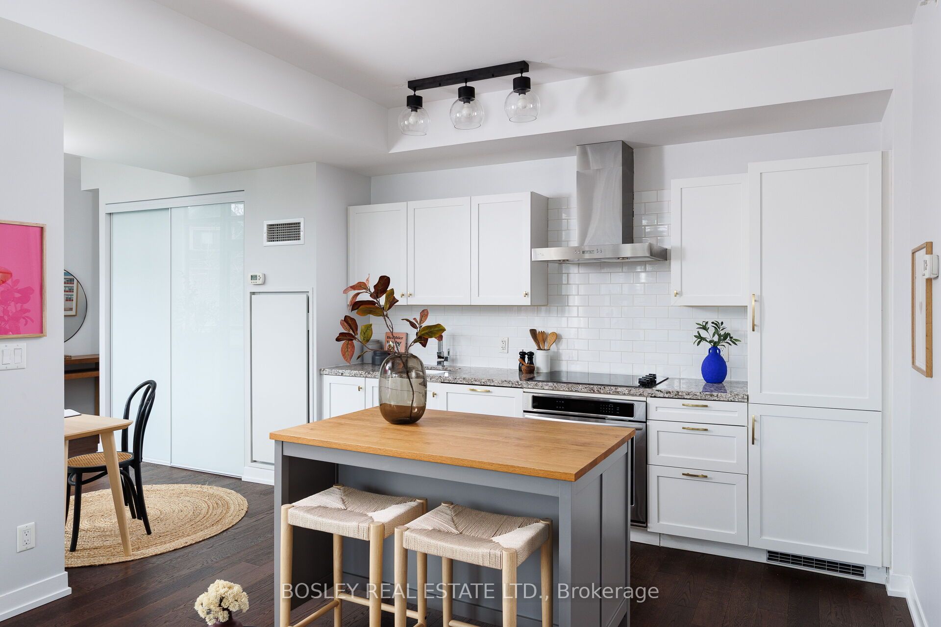 36 Howard Park Avenue 209, Toronto, ON M6R 0A5 photo 5
