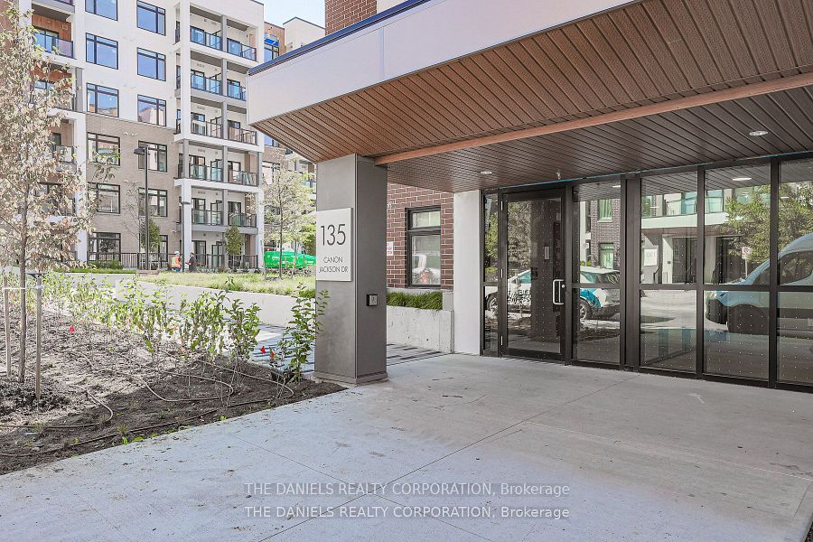 135 Canon Jackson Drive 505, Toronto, ON M6M 0C3 photo 3