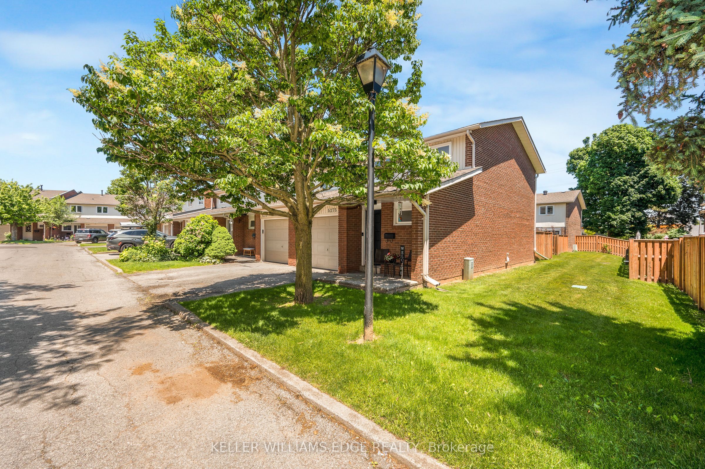 5275 Banting Court, Burlington, ON L7L 2Z4 photo 2