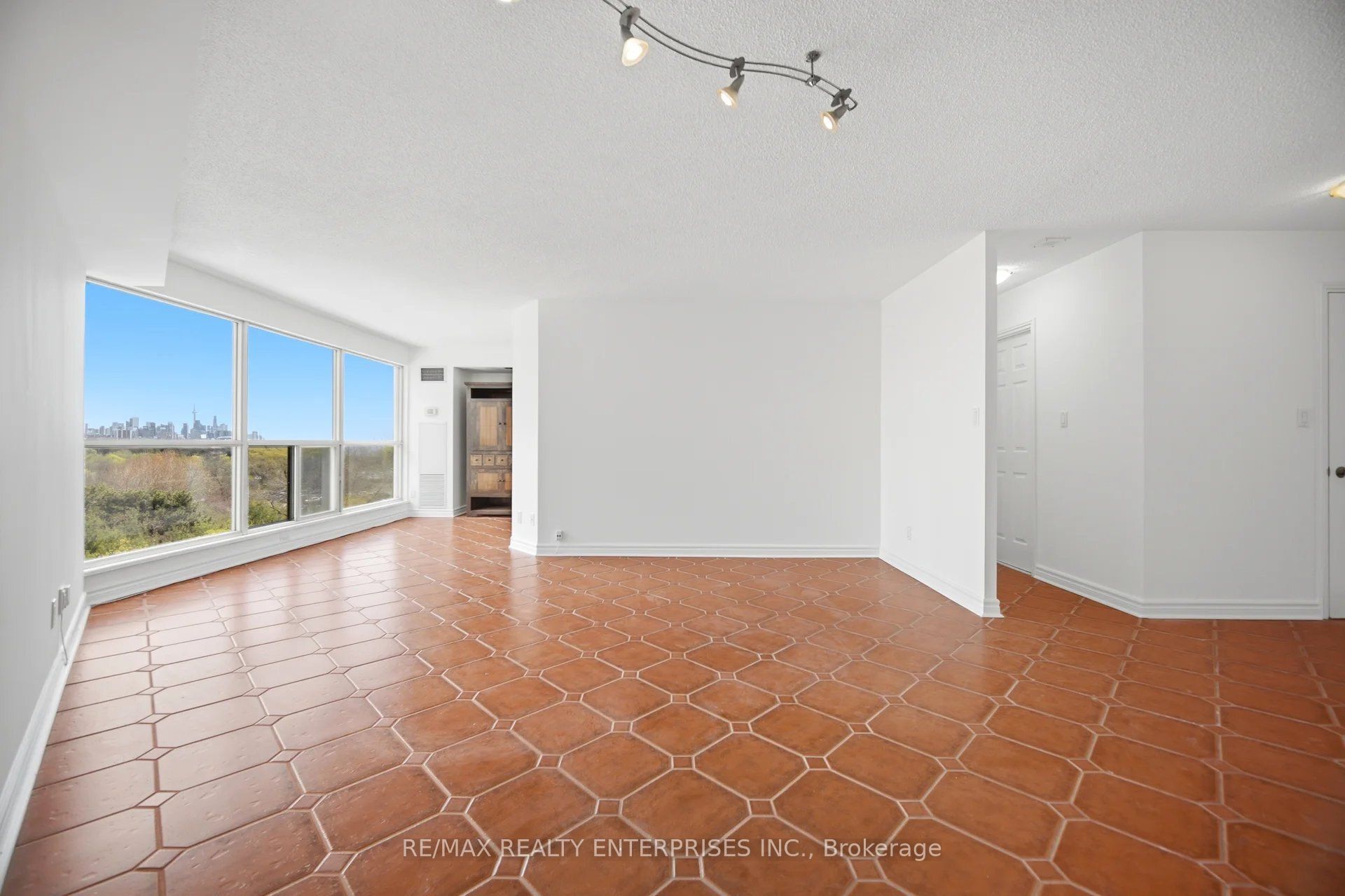 2261 Lake Shore Boulevard W 607, Toronto, ON M8V 3X1 photo 4