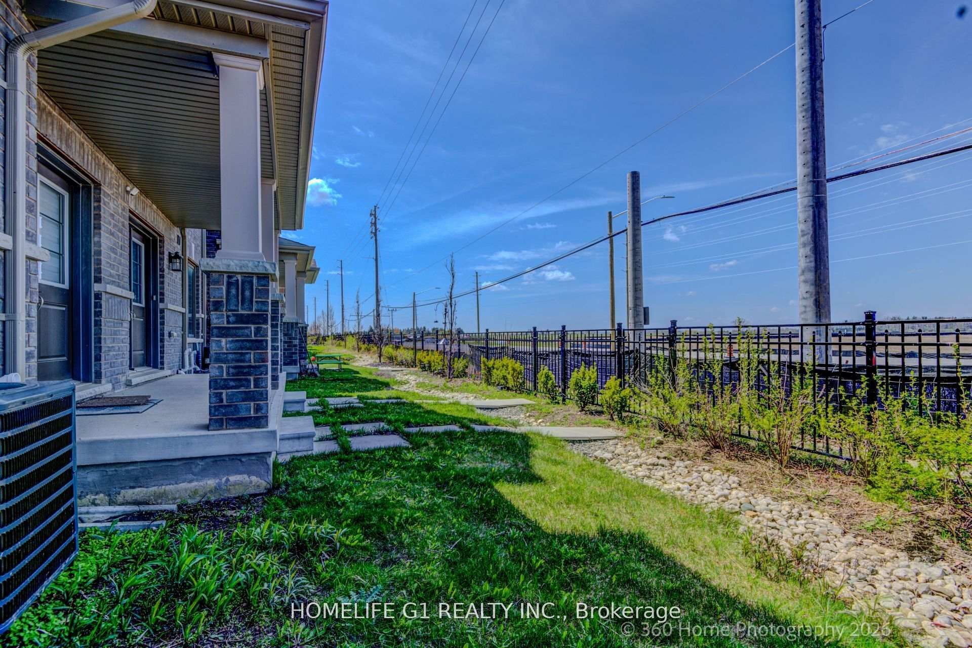 98 Fruitvale Circle, Brampton, ON L7A 5B9 photo 2