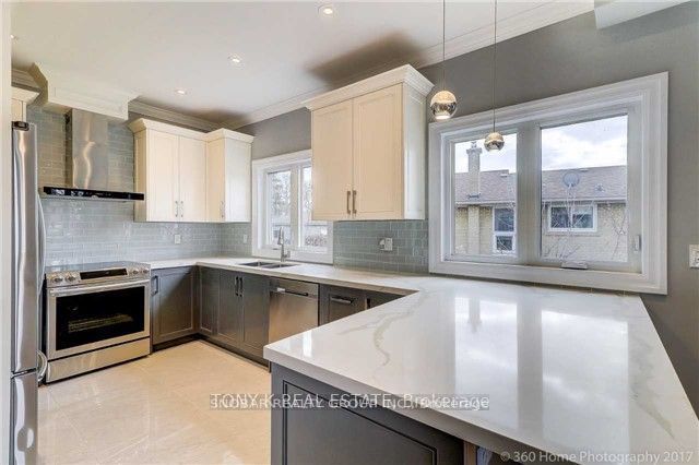 1 Aura Lea Boulevard, Toronto, ON M9M 1K2 photo 4
