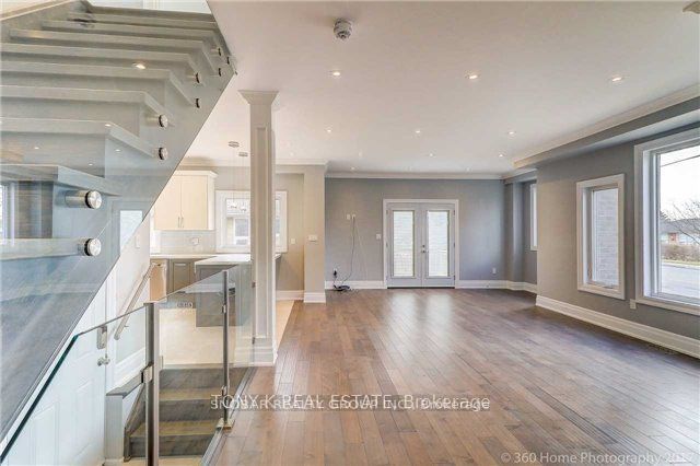 1 Aura Lea Boulevard, Toronto, ON M9M 1K2 photo 5