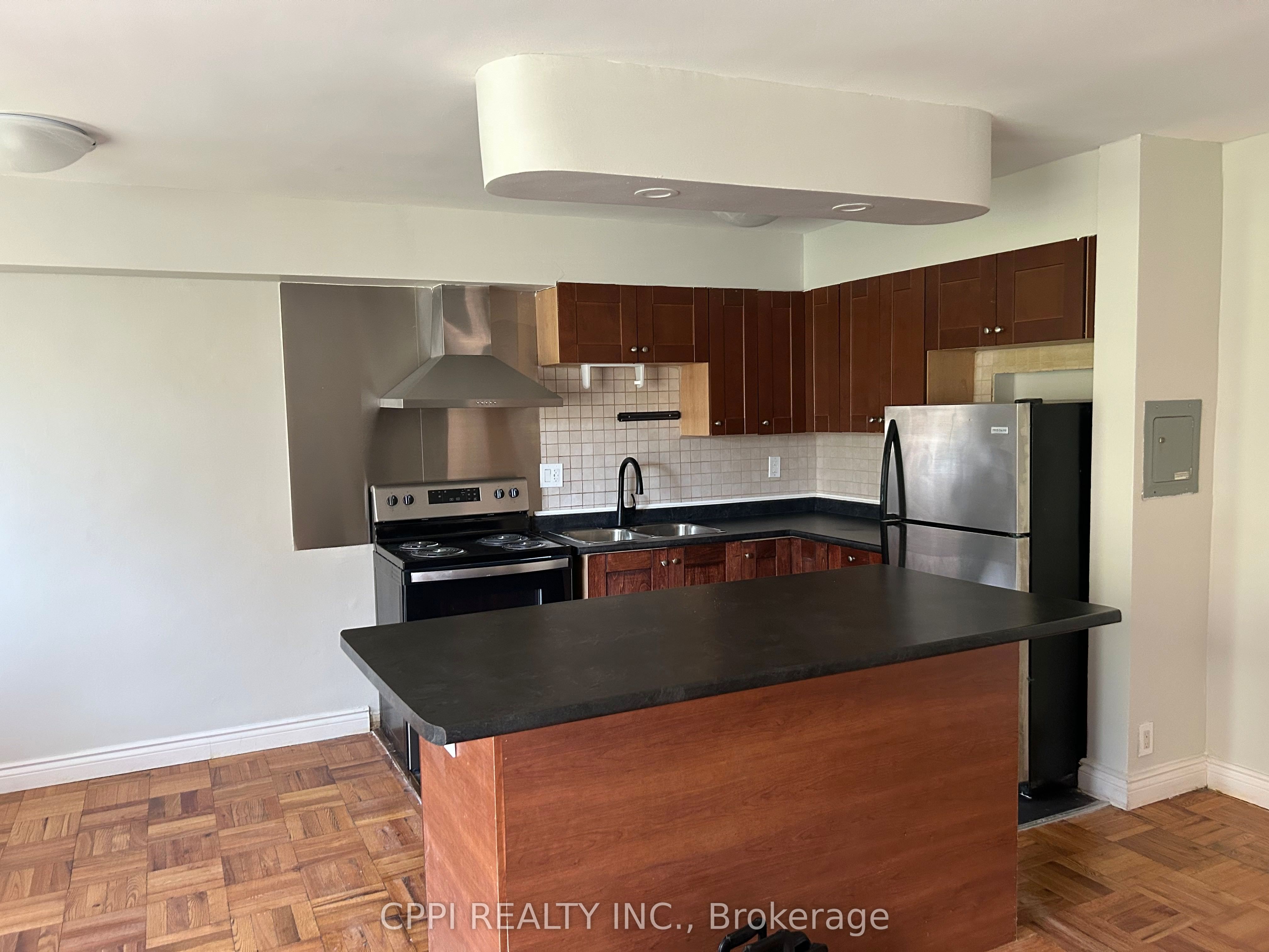 6 Hill Heights Road 104, Toronto, ON M8Y 1Z1
