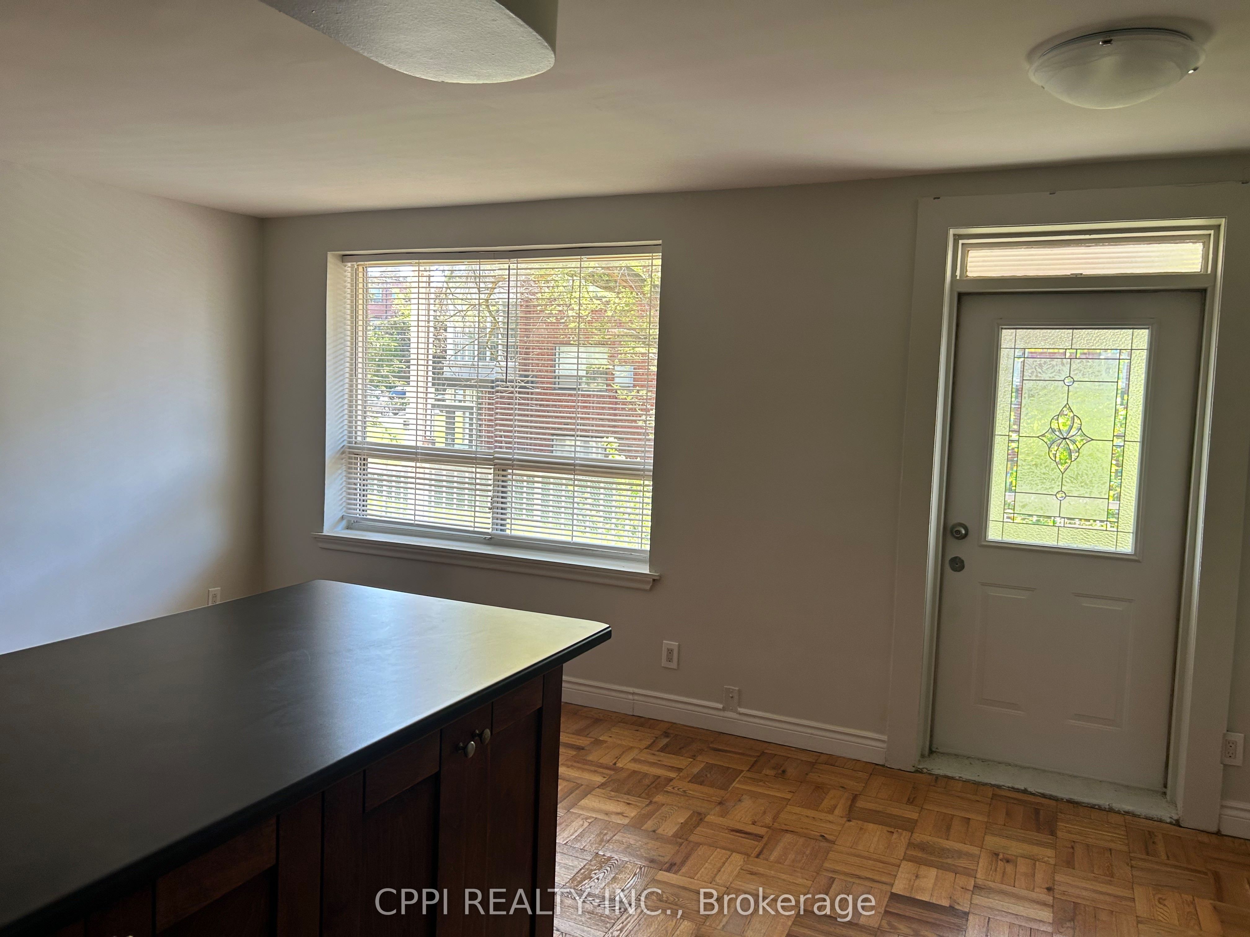 6 Hill Heights Road 104, Toronto, ON M8Y 1Z1 photo 2