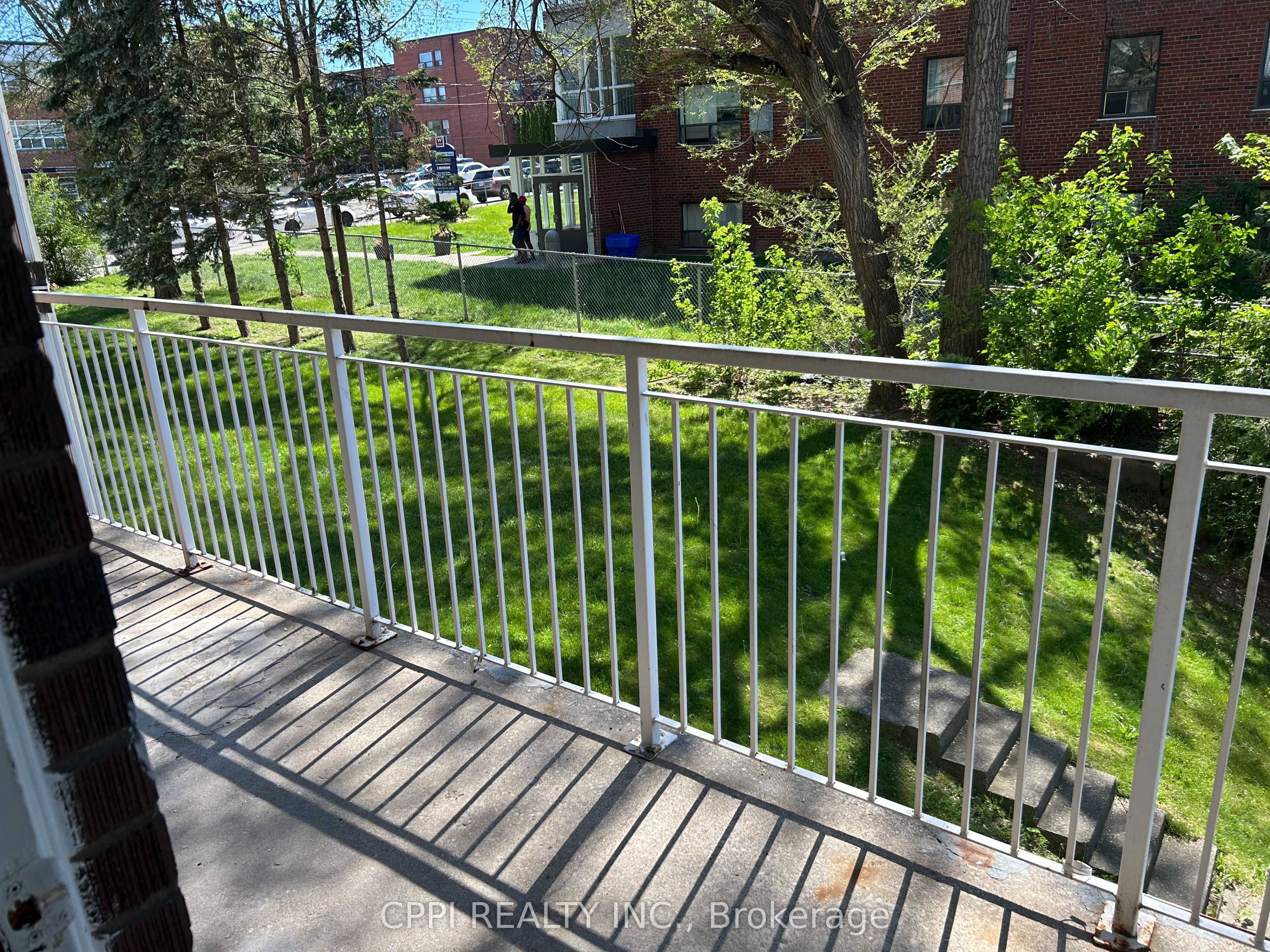 6 Hill Heights Road 104, Toronto, ON M8Y 1Z1 photo 3