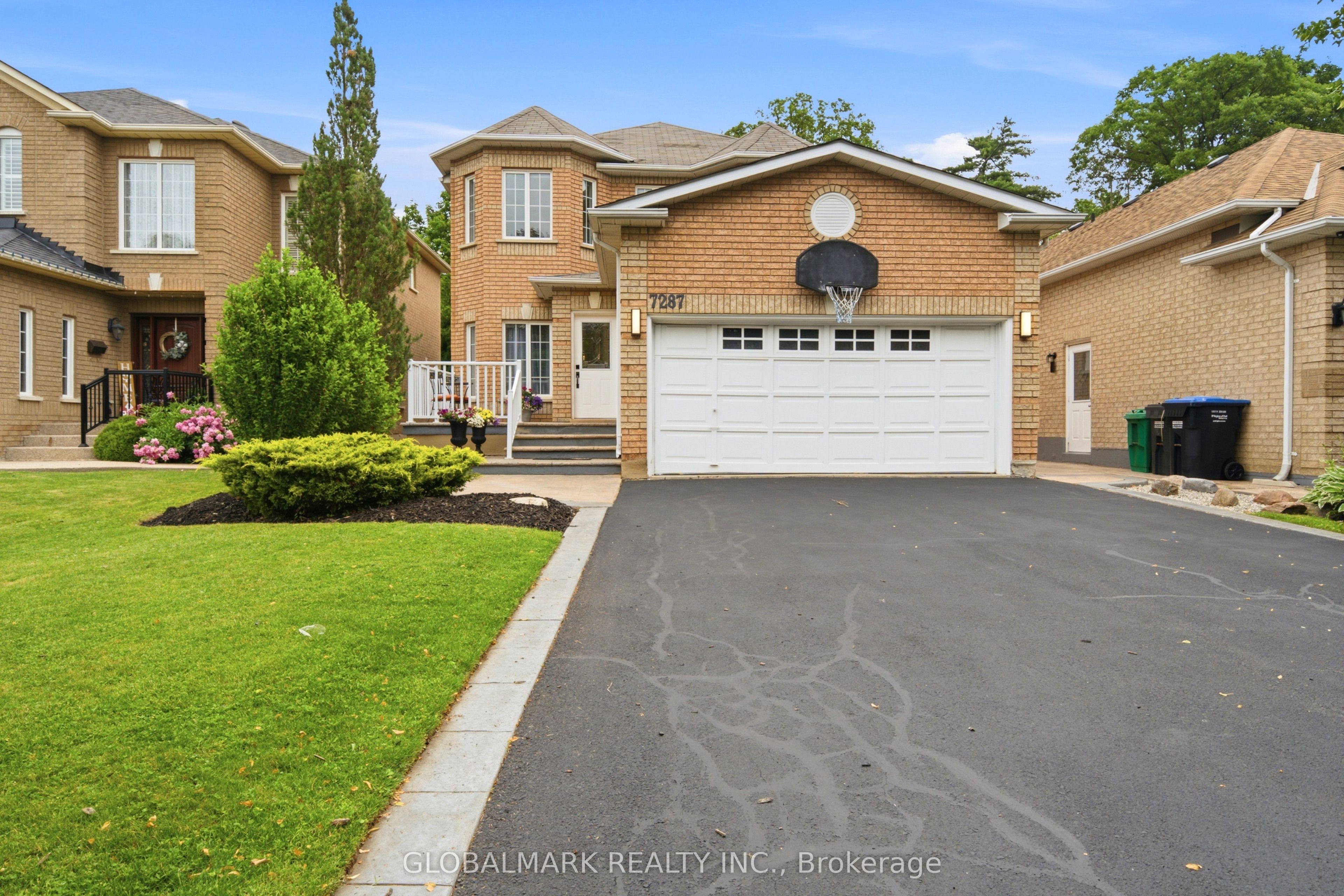 7287 Waldorf Way, Mississauga, ON L5N 7P7