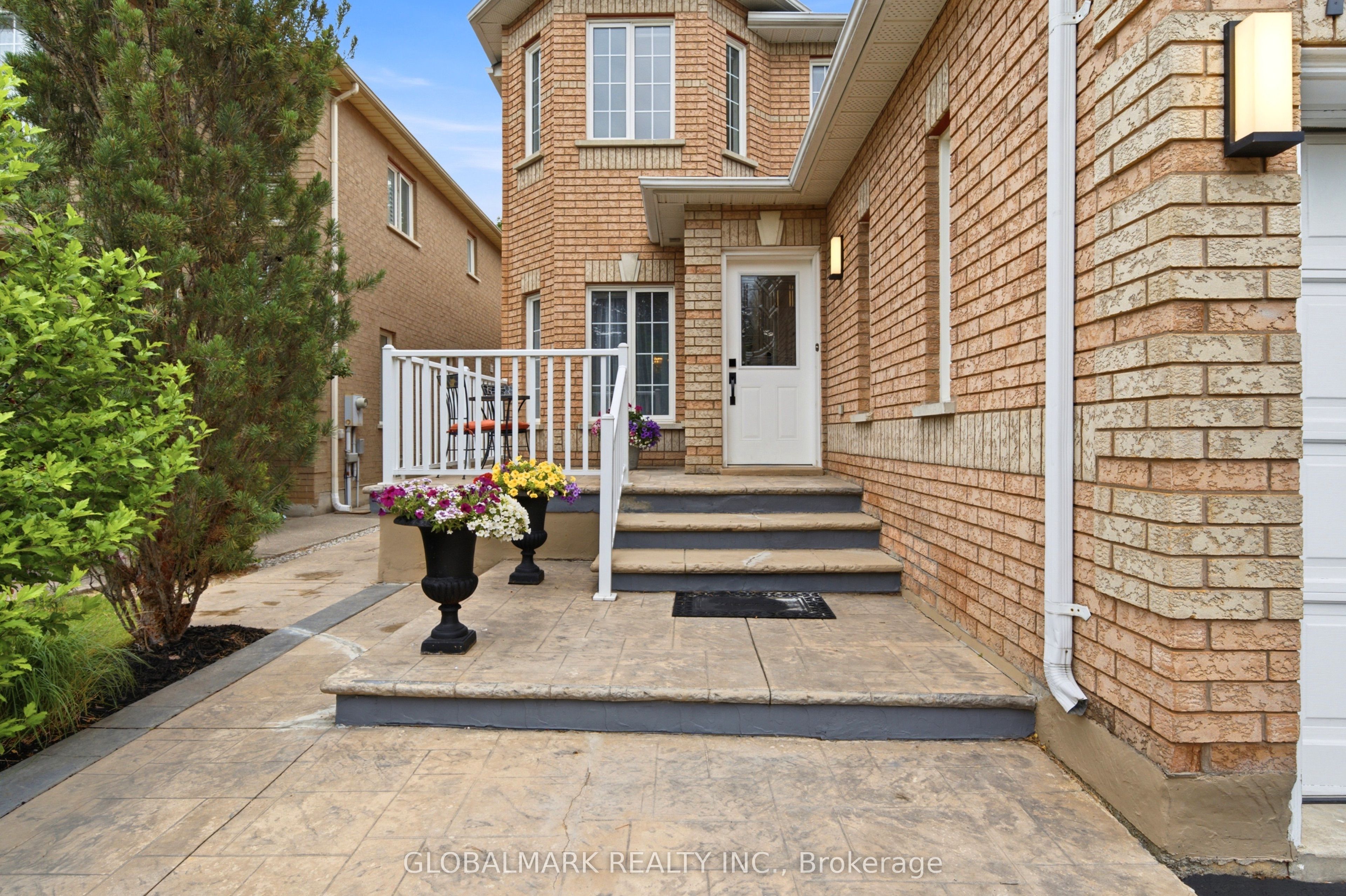 7287 Waldorf Way, Mississauga, ON L5N 7P7 photo 2