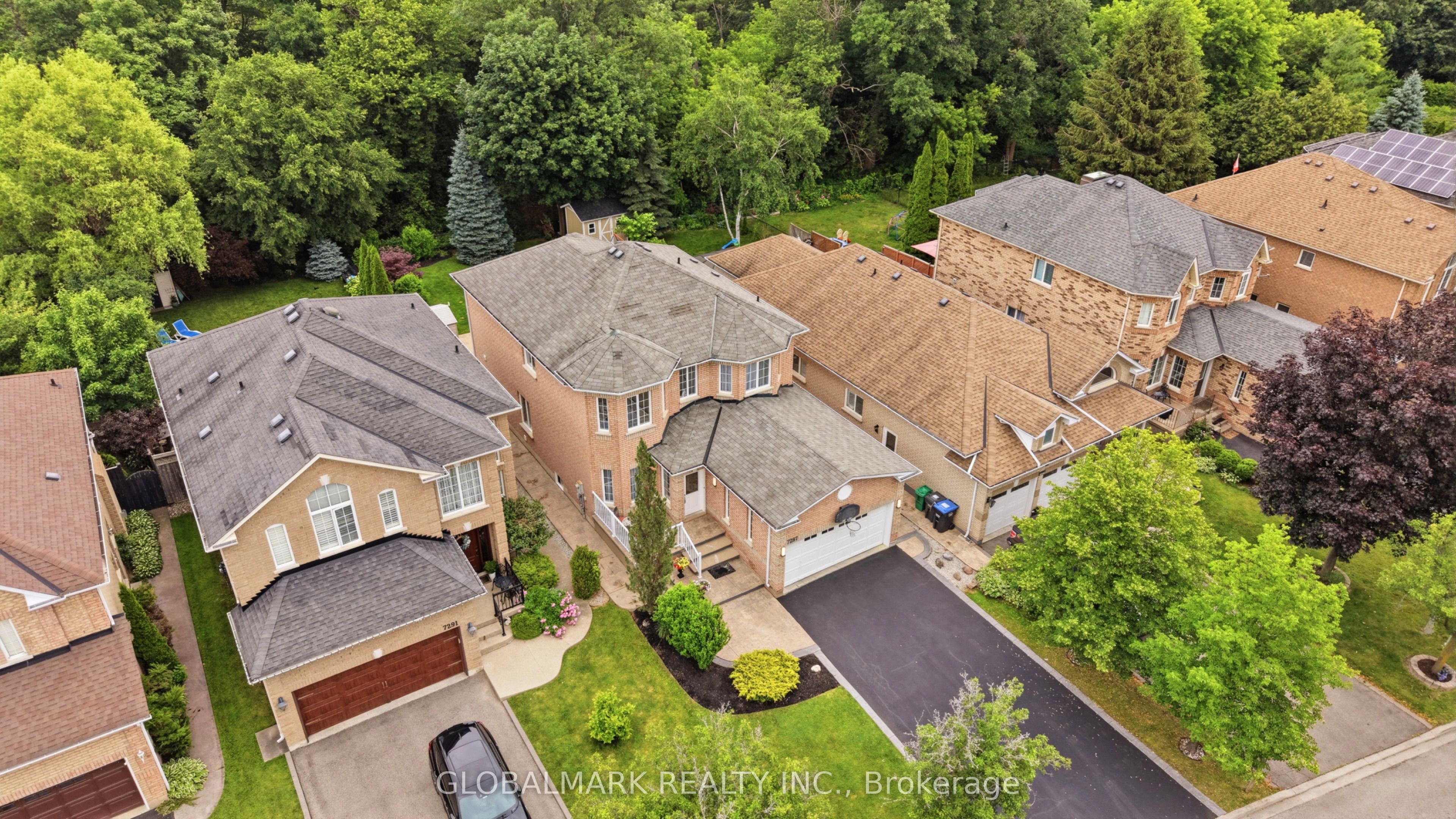 7287 Waldorf Way, Mississauga, ON L5N 7P7 photo 3