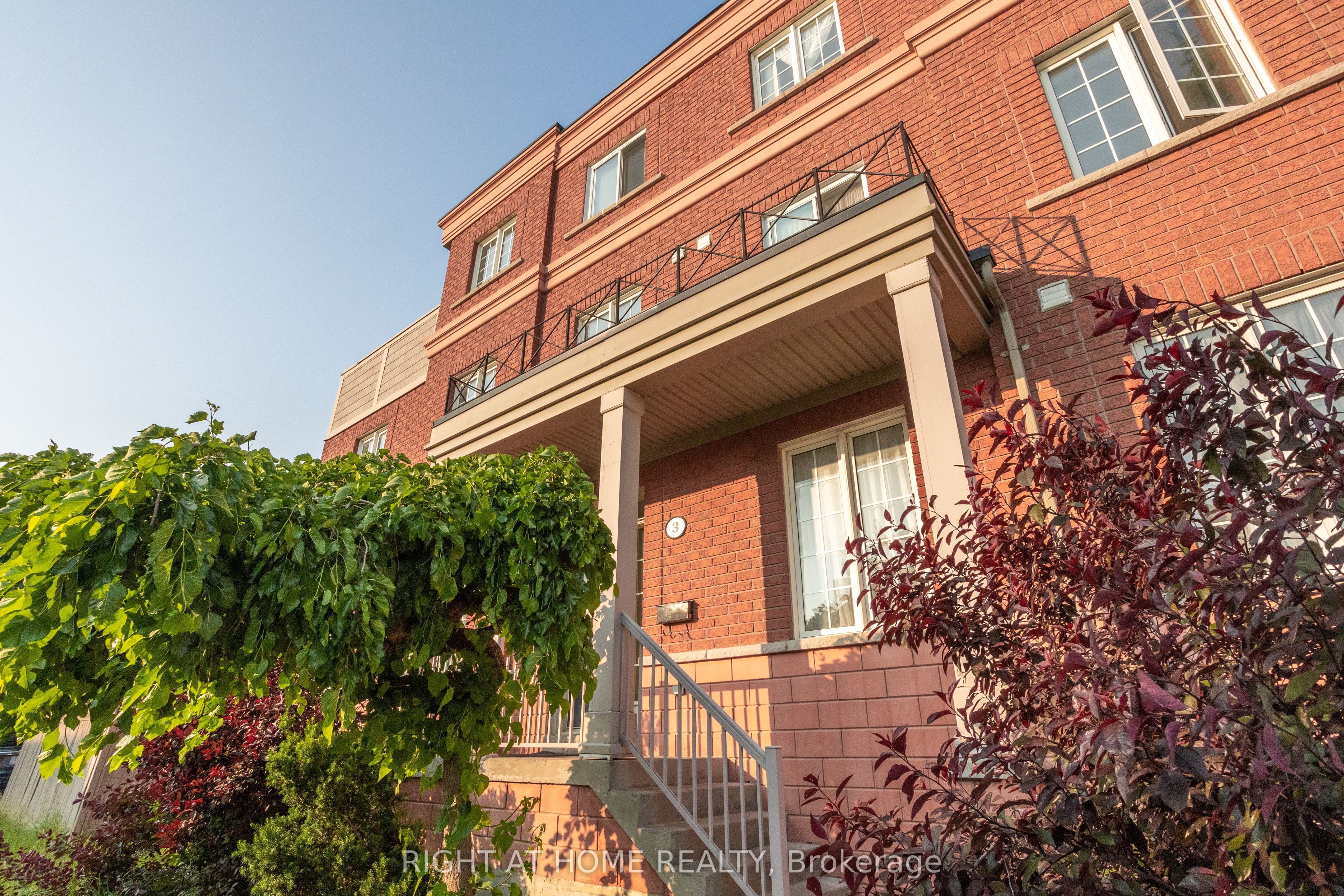 3 Herzberg Gardens, Toronto, ON M3J 3P5