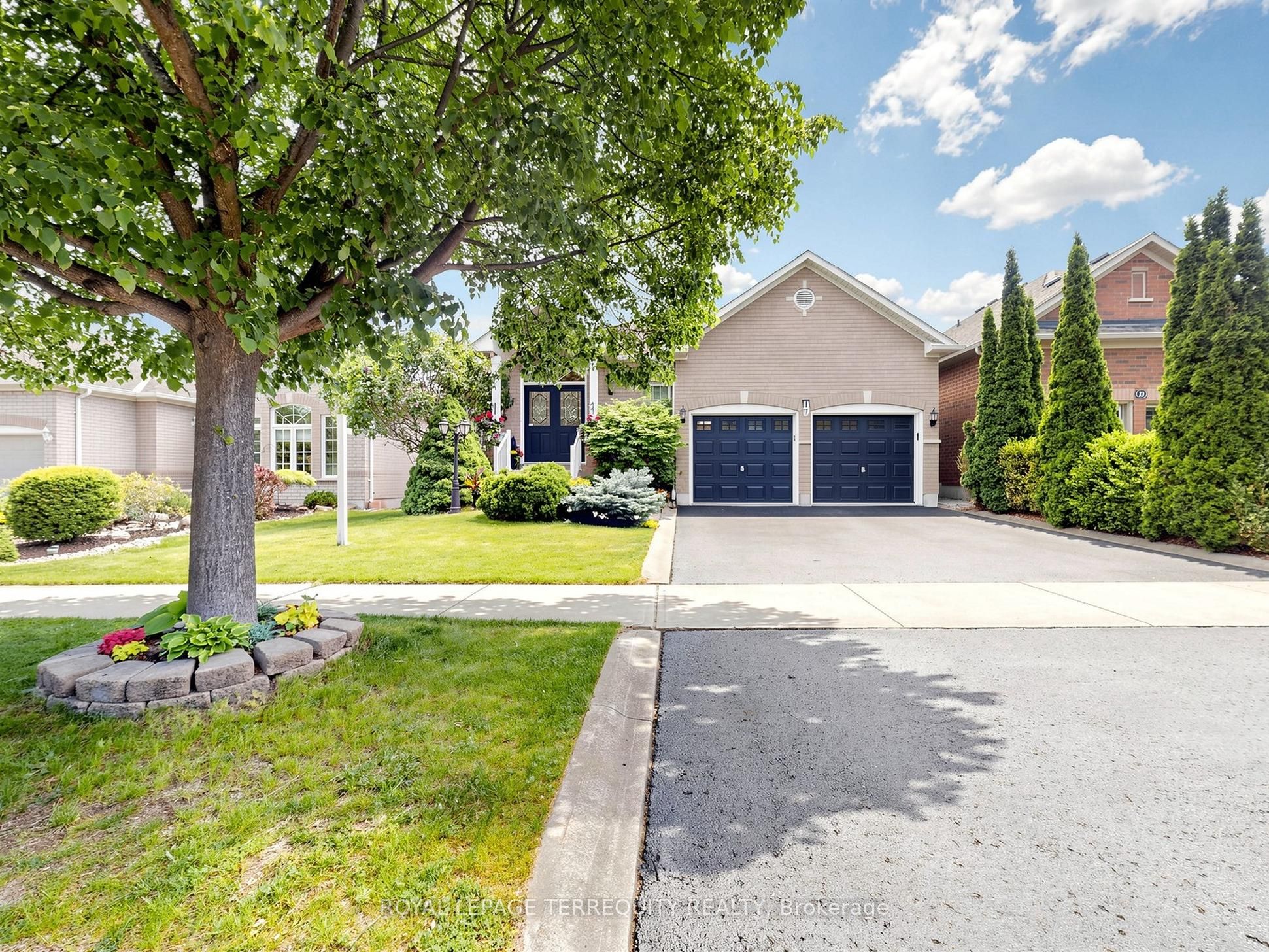 19 Johnson Crescent, Halton Hills, ON L7G 6C9 photo 2