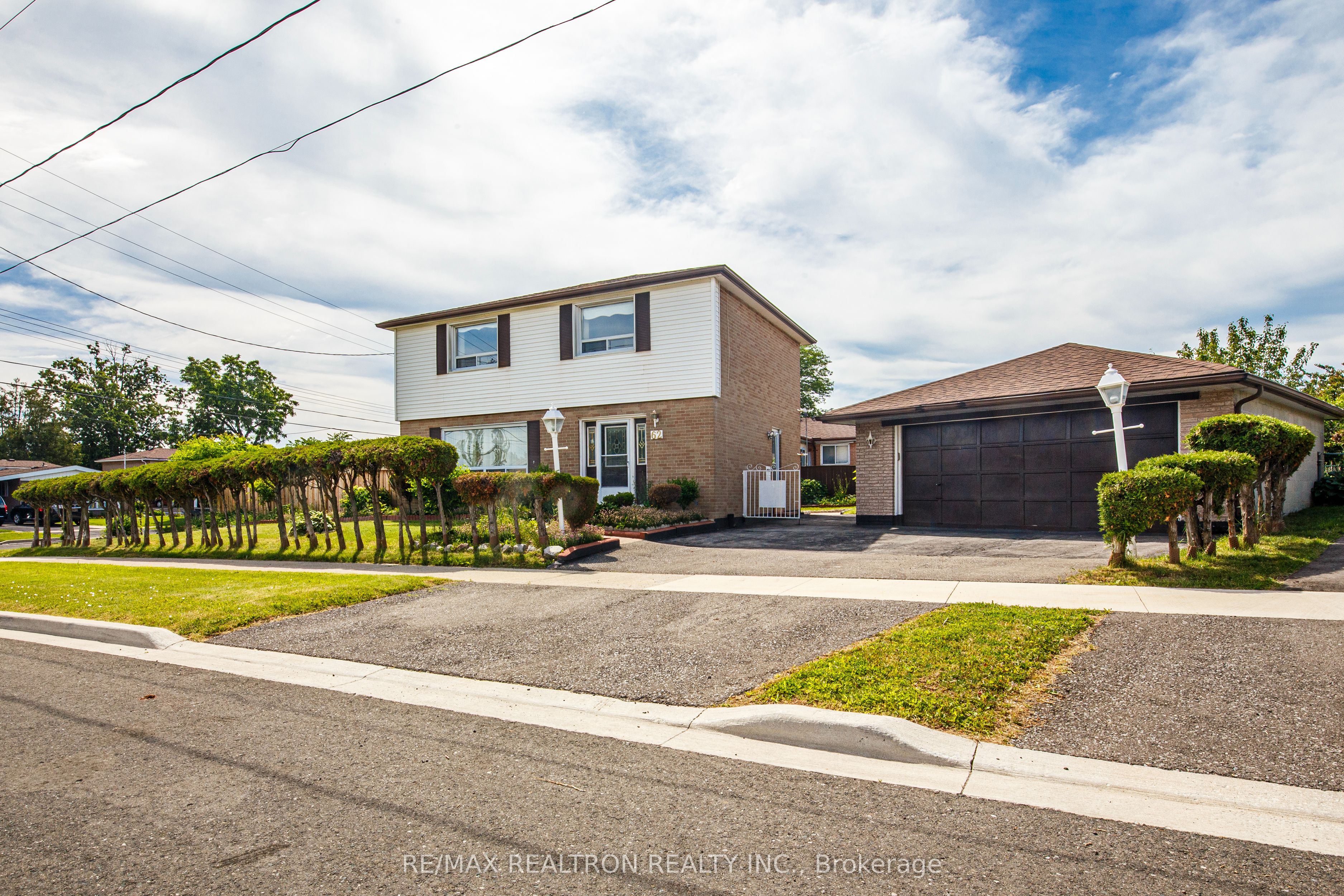 62 Hullmar Drive, Toronto, ON M3N 2E3