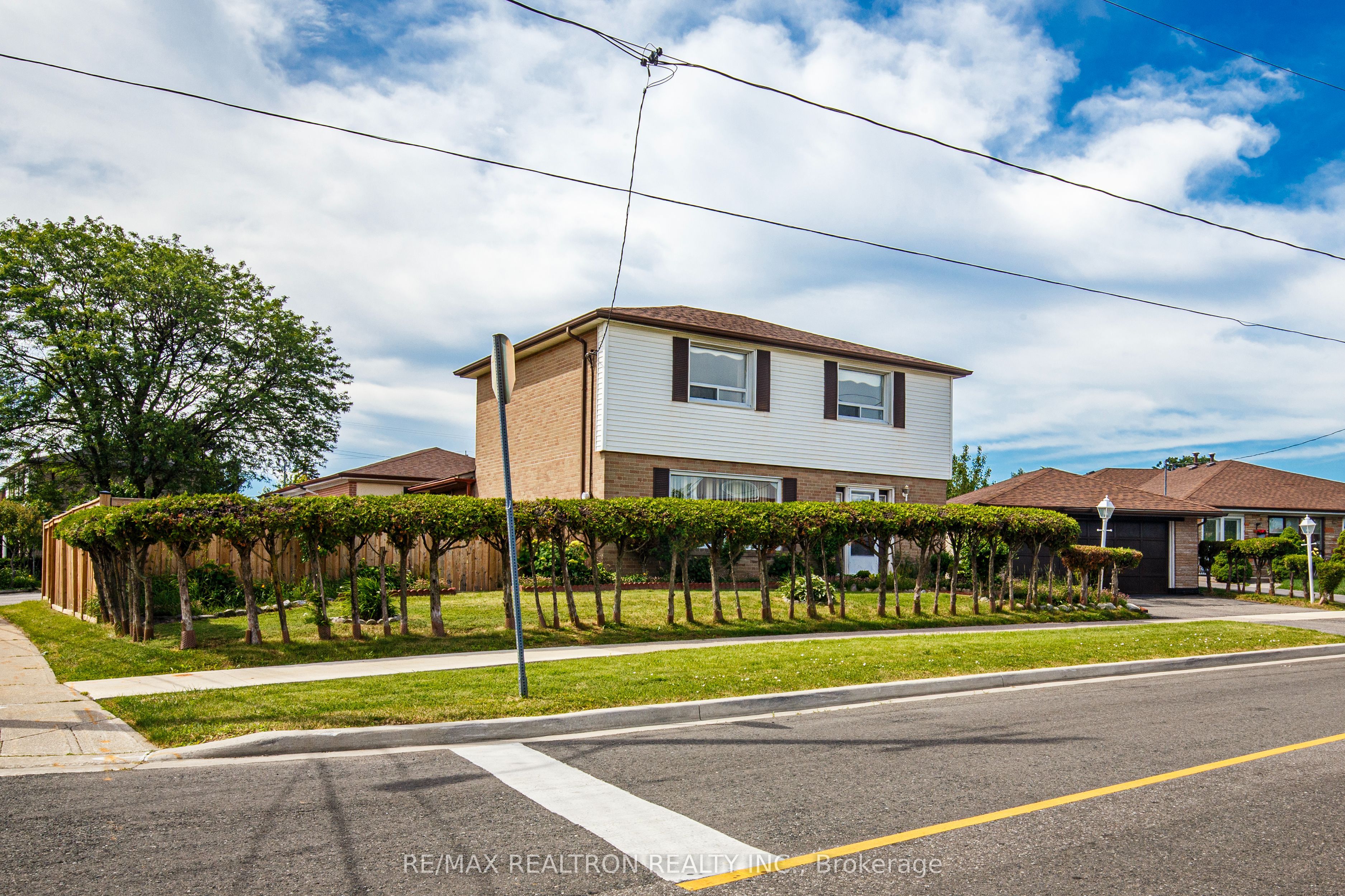 62 Hullmar Drive, Toronto, ON M3N 2E3 photo 2