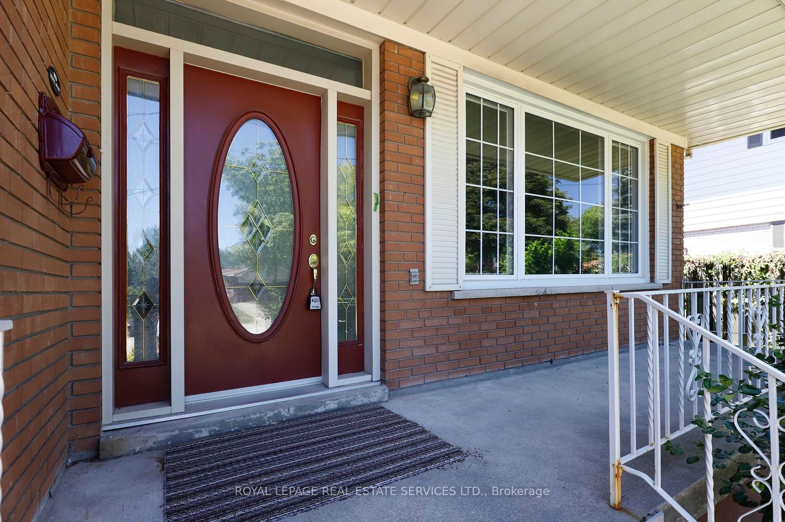1492 Hillgrove Road, Mississauga, ON L5J 3M1 photo 3