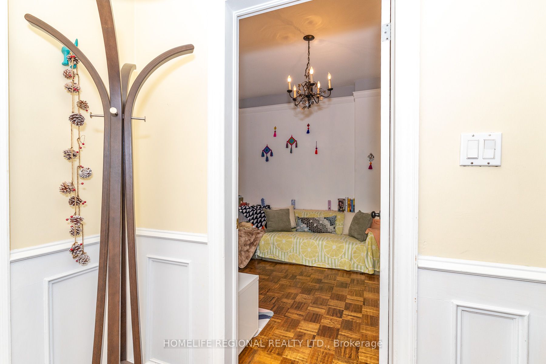 122 Emerson Avenue, Toronto, ON M6H 3T1 photo 5